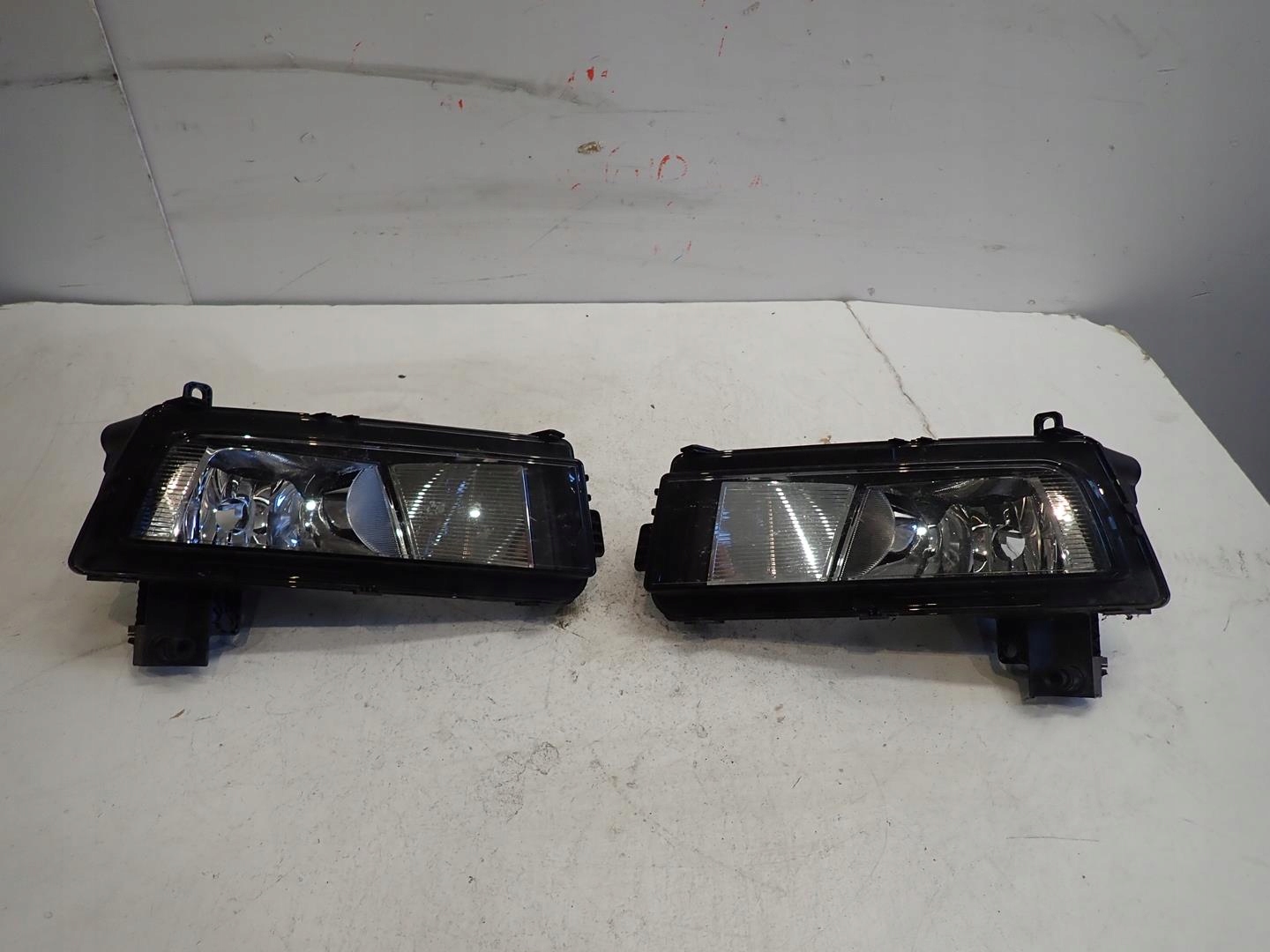 fog light left VW TOURAN 2015- 5TA941661