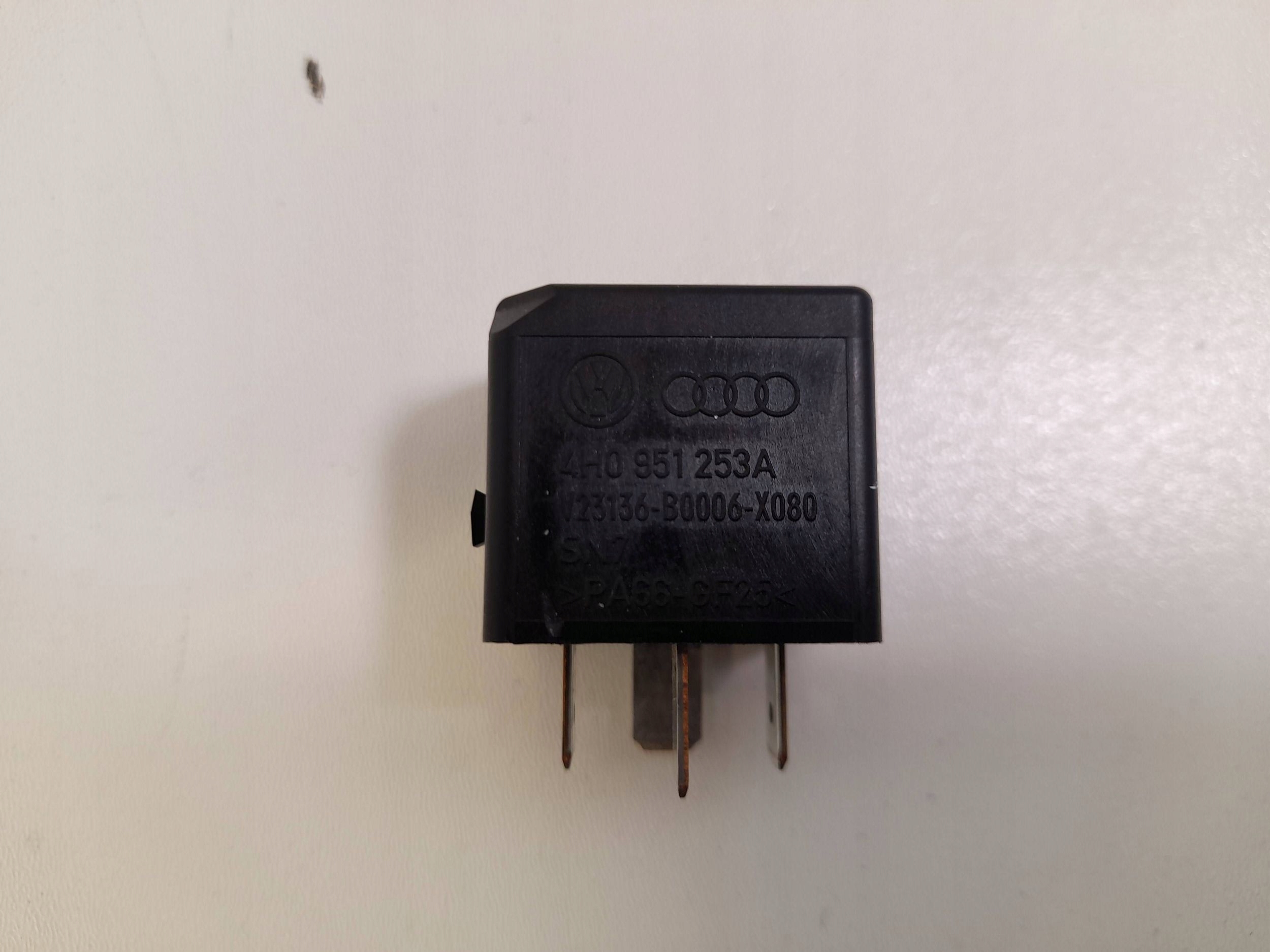 Audi Q3 8U e Altro/e VAG Relè 4H0951253A (P331)