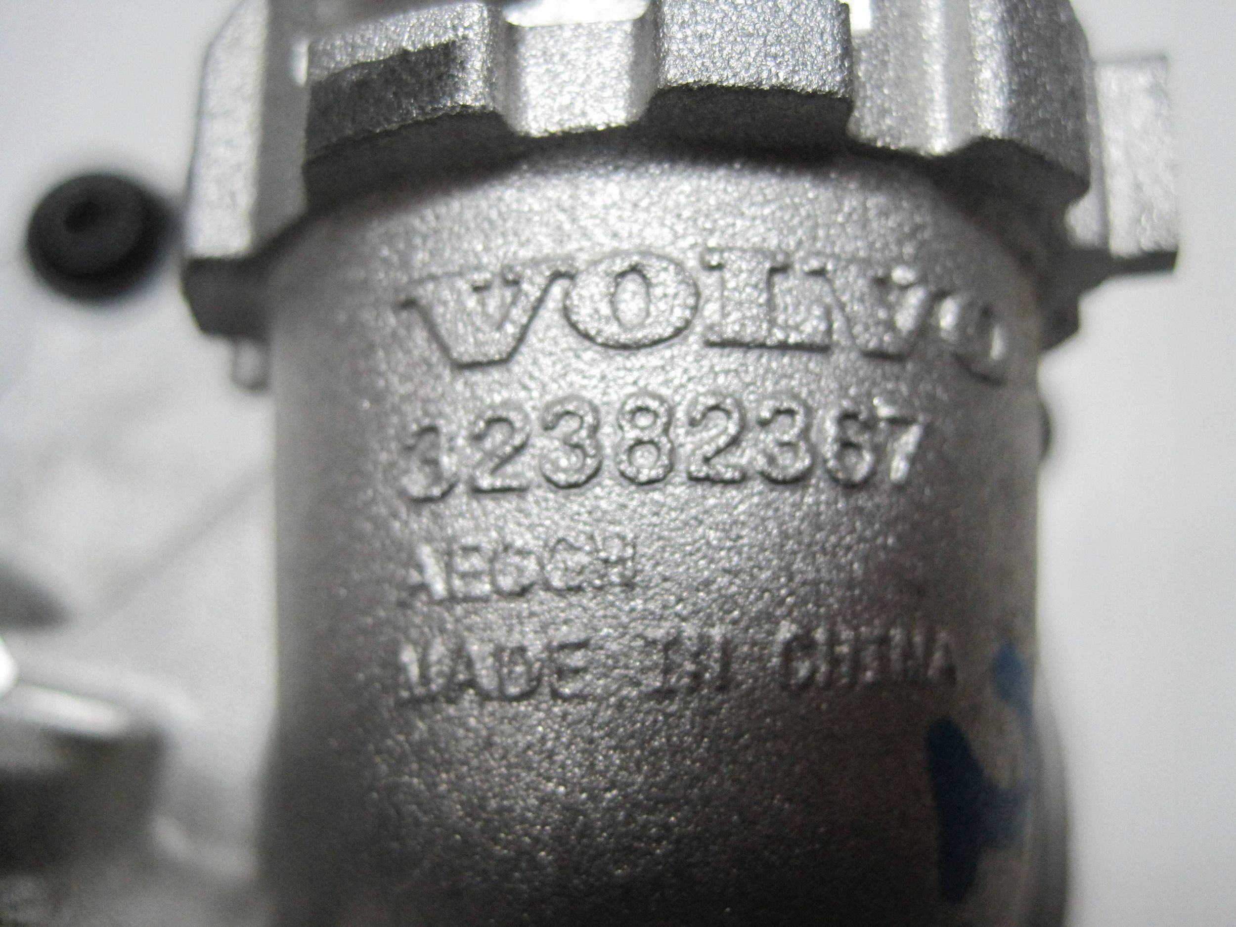 water pump VOLVO V60 III 2,0i 32382367