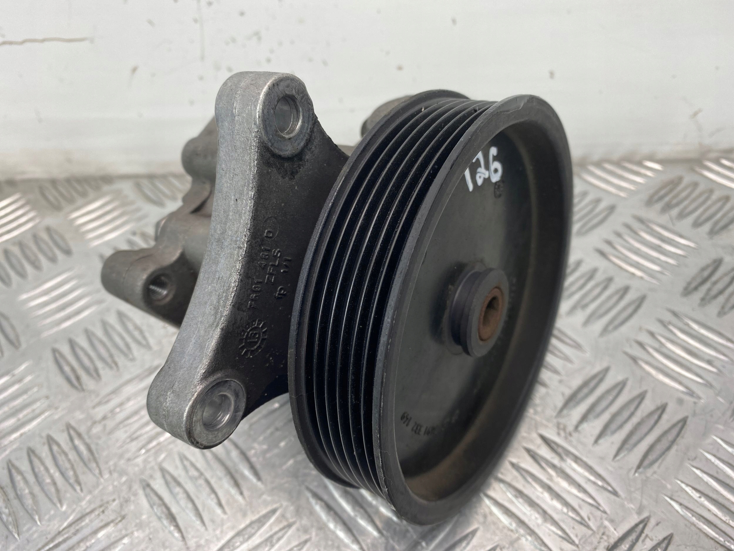 Mercedes C200 W204 1.8 CGI servo pump A0064666801