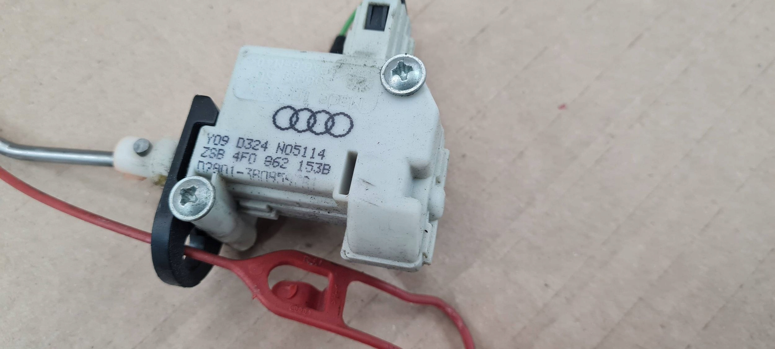 A6 C6 LIFT amortizer vratašca rezervoara goriva 4F0862153B