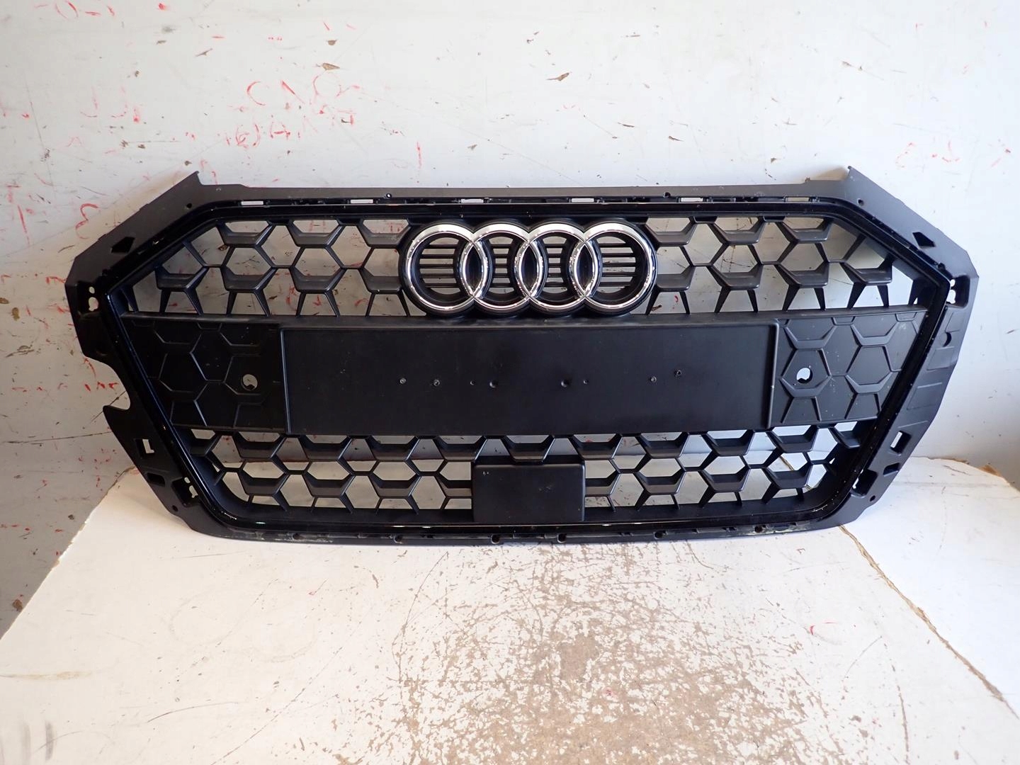 Grill AUDI A1 II 2018- 82A853651B