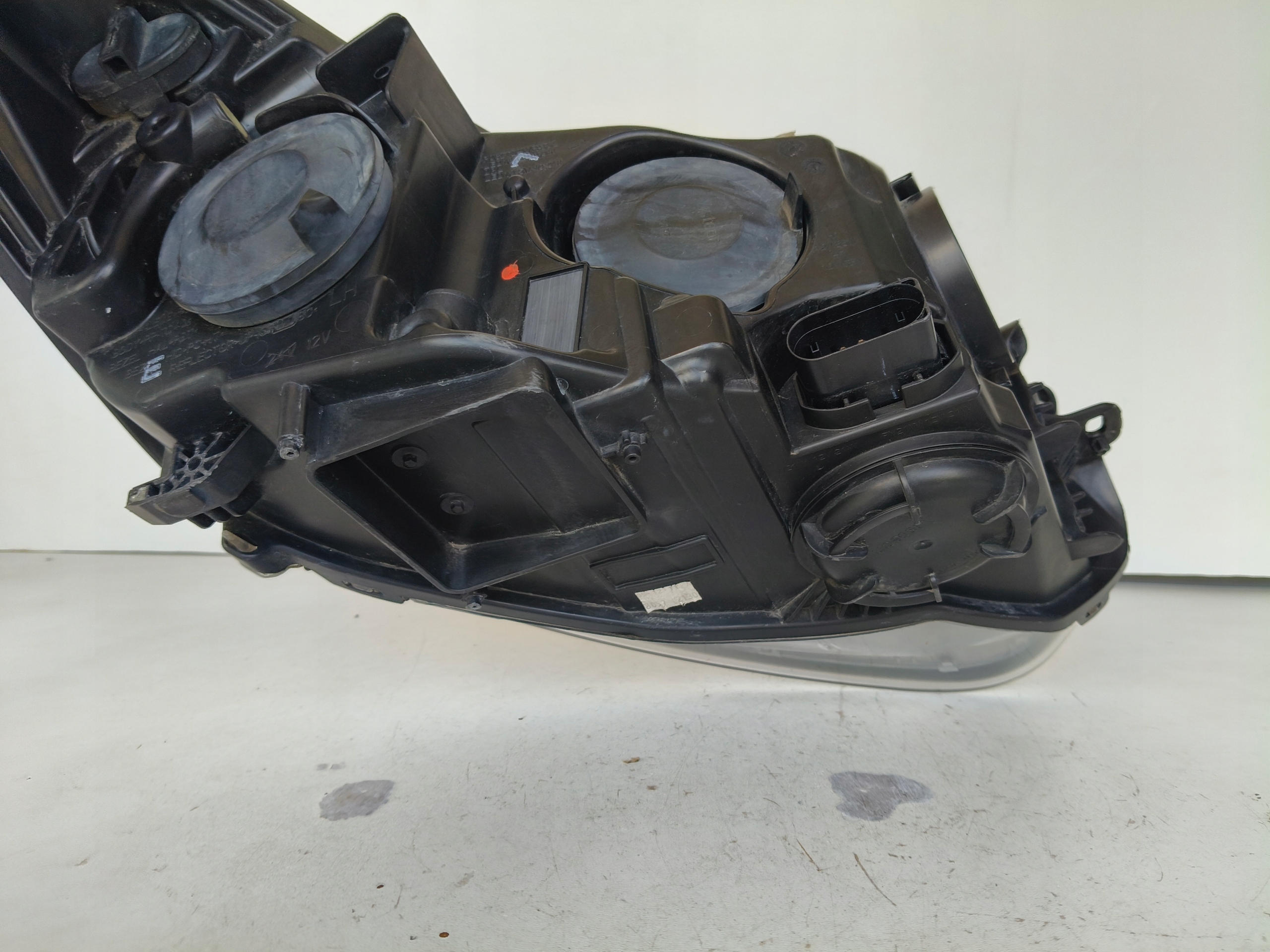 light left REFLEKTOR FORD FOCUS MK3 11-14 CIEMNA