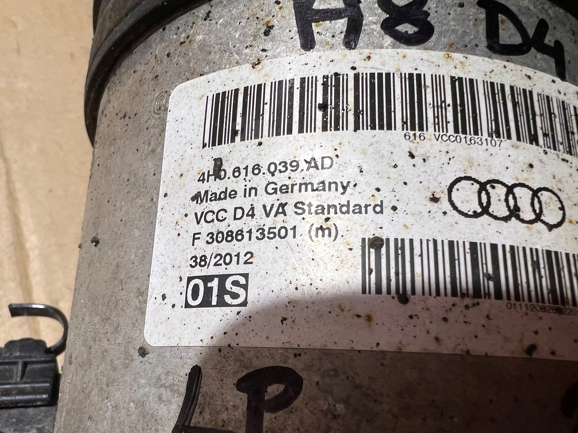 AUDI A8 D4 shock absorber PNEUMATYCZNY left front 4H0616039AD