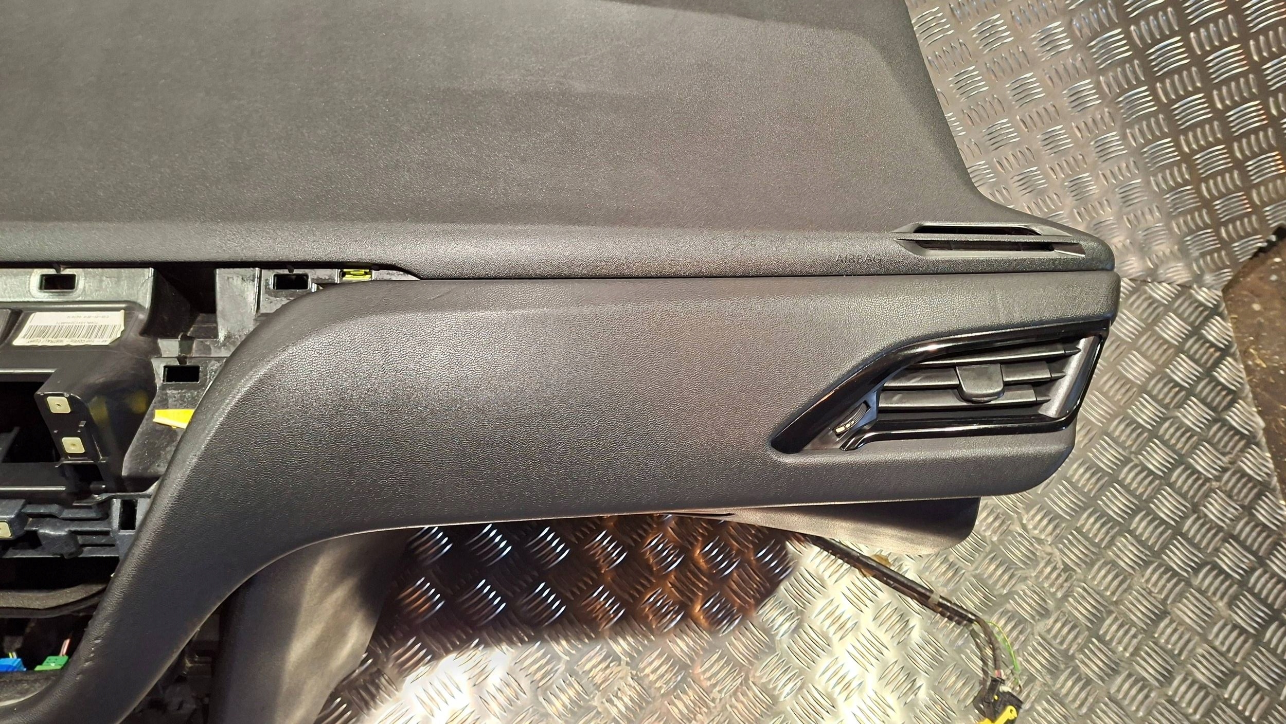 dashboard instrument panel console PEUGEOT 208 2008 2012