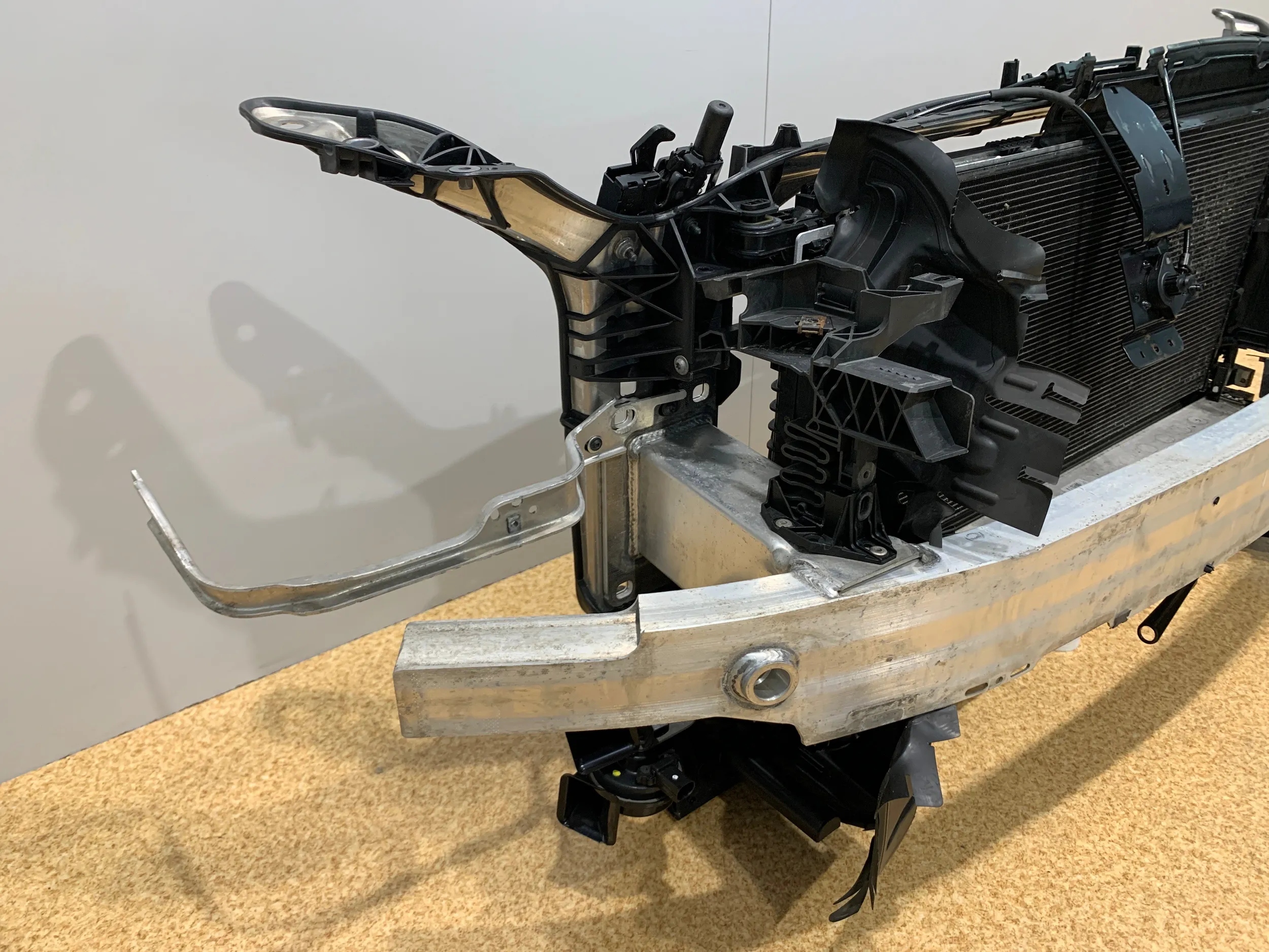 AUDI A6 C8 PAS PRZEDNI CHŁODNICE KOMPLET 2.0 TDI Producent części Audi OE