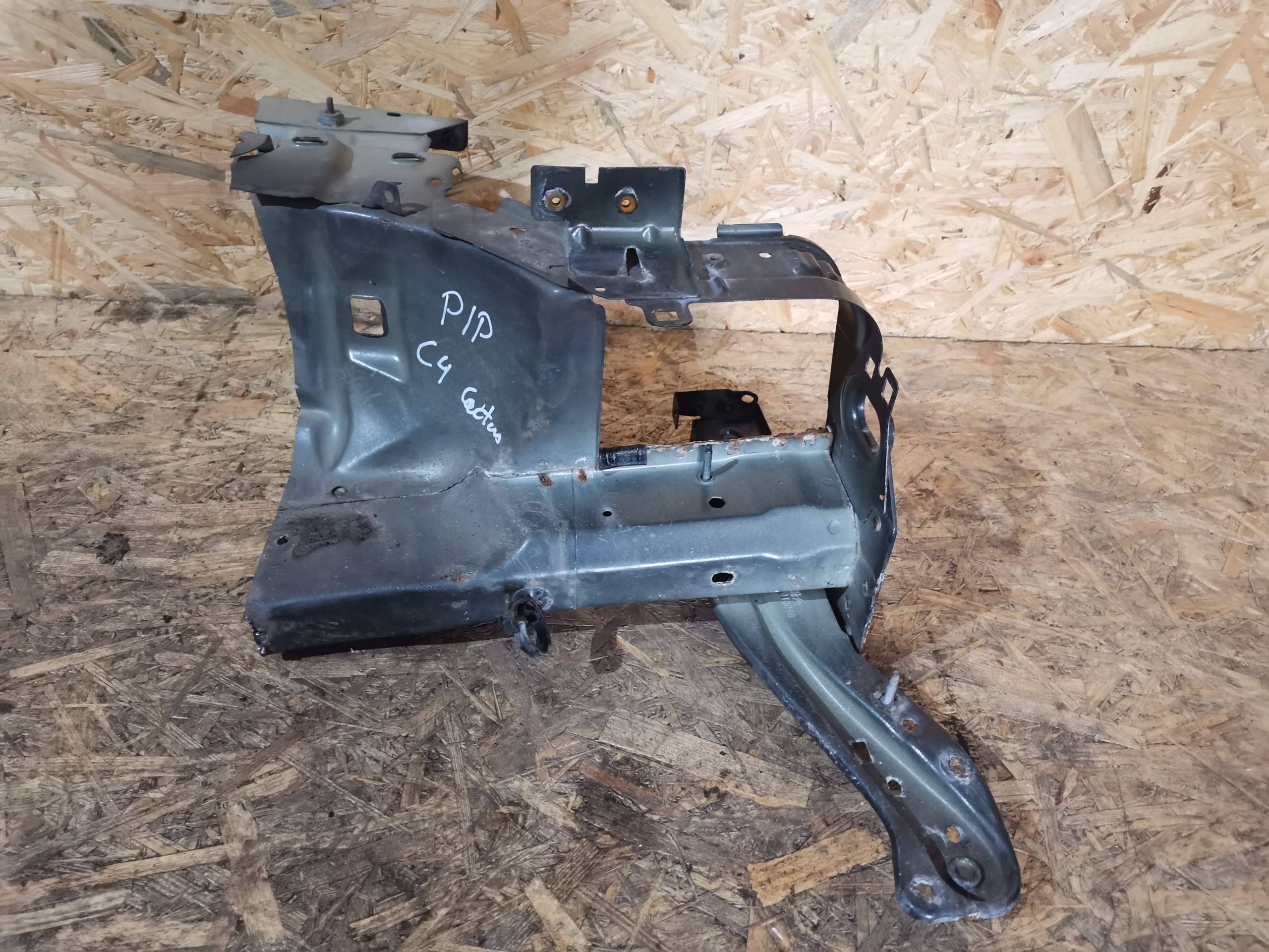 PODLUZNIACA right front CITROEN C4 CACTUS 15