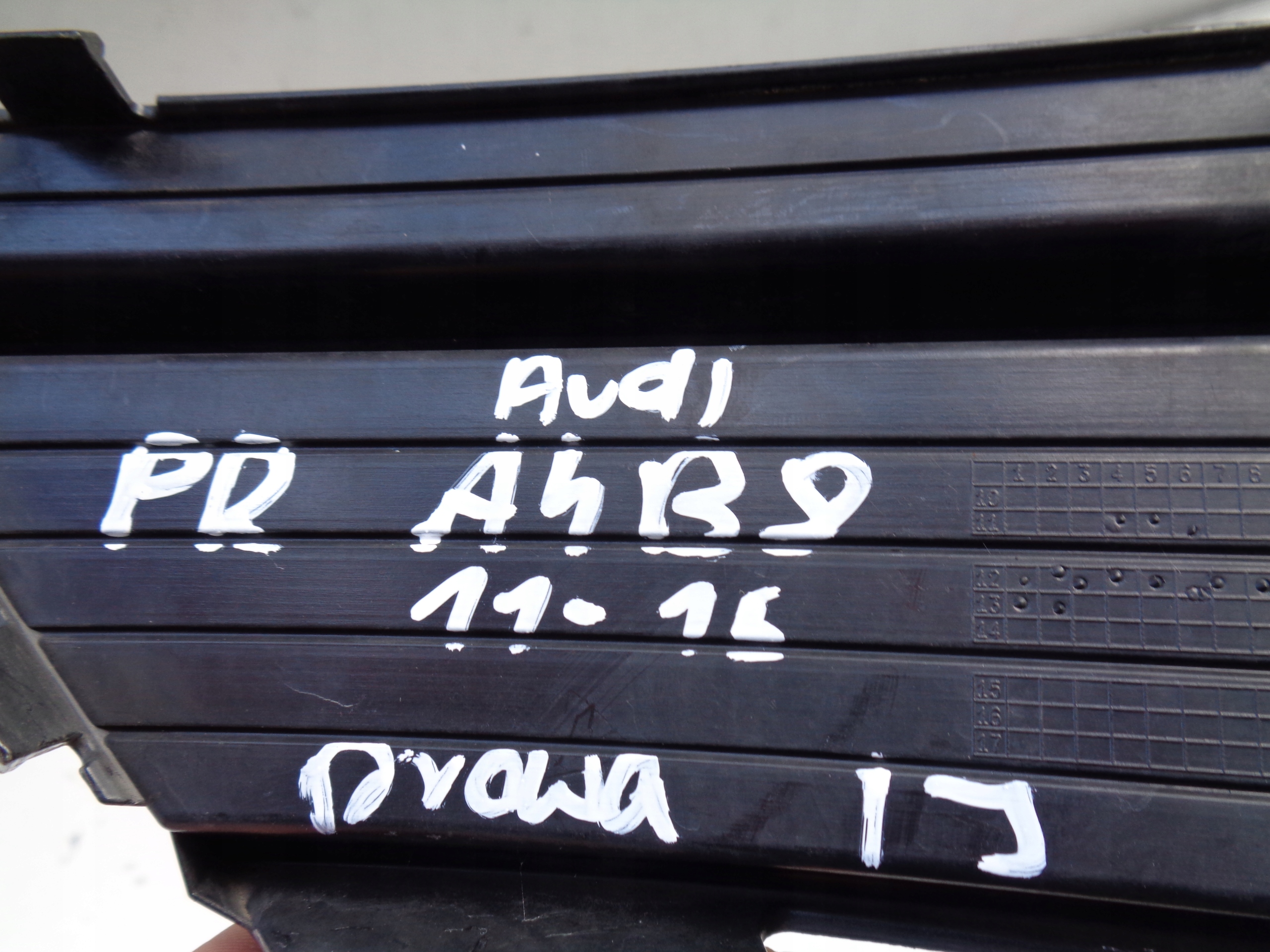 grid of a bumper front right AUDI A4 B8 8K 8K0 11-14