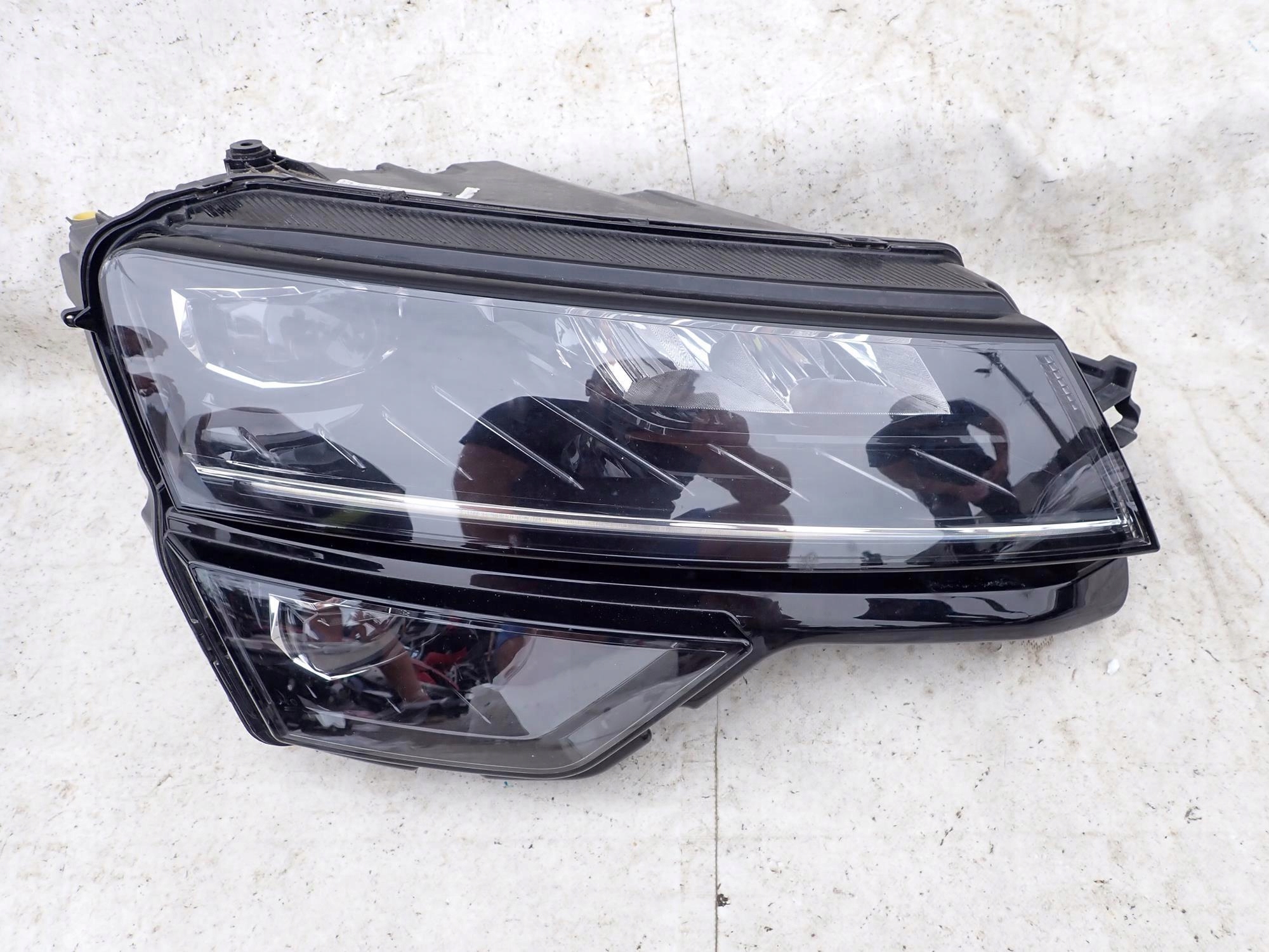 SKODA KAROQ 17-21 PUSZKA light front front right