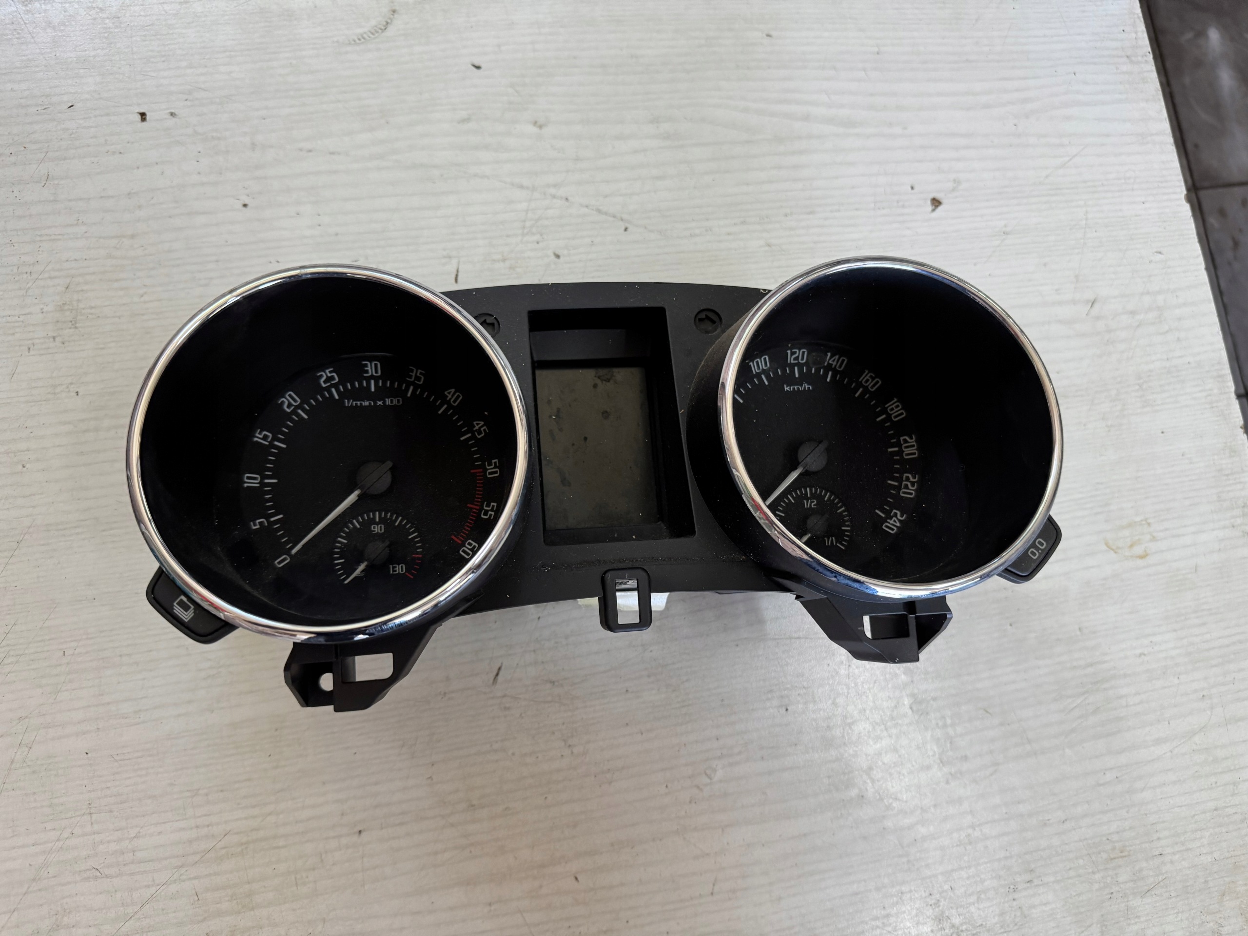 dials dials SKODA YETI 5L0920840K EU