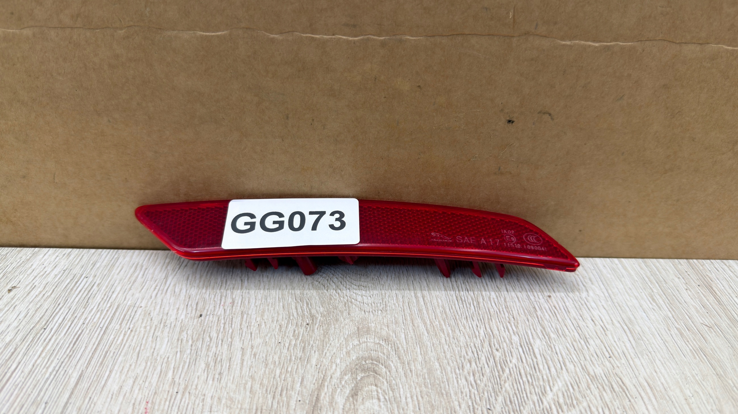 JAGUAR e-PACE Destra RH ODBLASK Paraurti posteriore J9D3-13A568 GG073