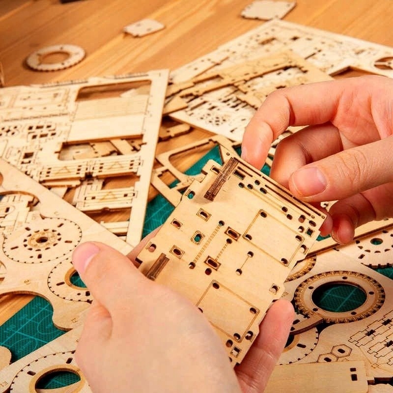 PUZZLE 3D MODEL DREWNIANY TIR CIĘŻARÓWKA Liczba elementów 286