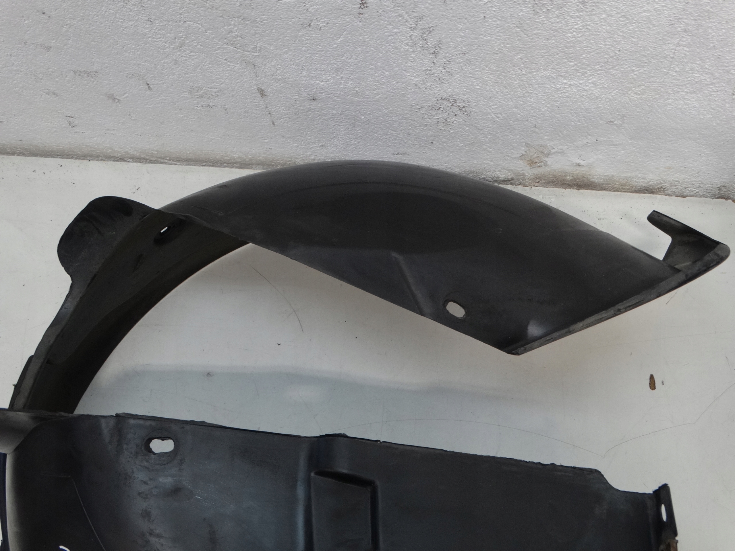 mudguard front right front CITROEN C4 CACTUS 2016R. 9801609380