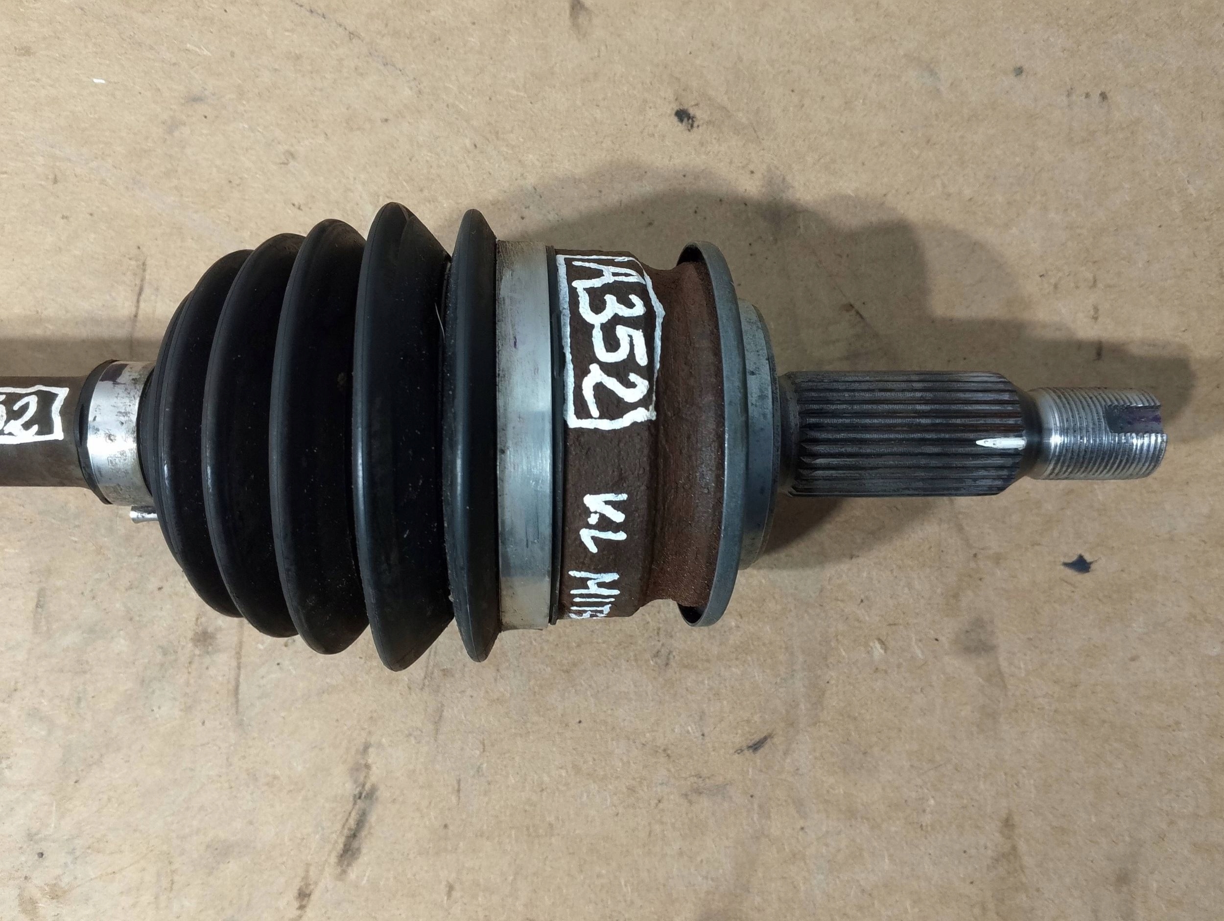 Mitsubishi Outlander III 2,4 semi-axis front left (A352)
