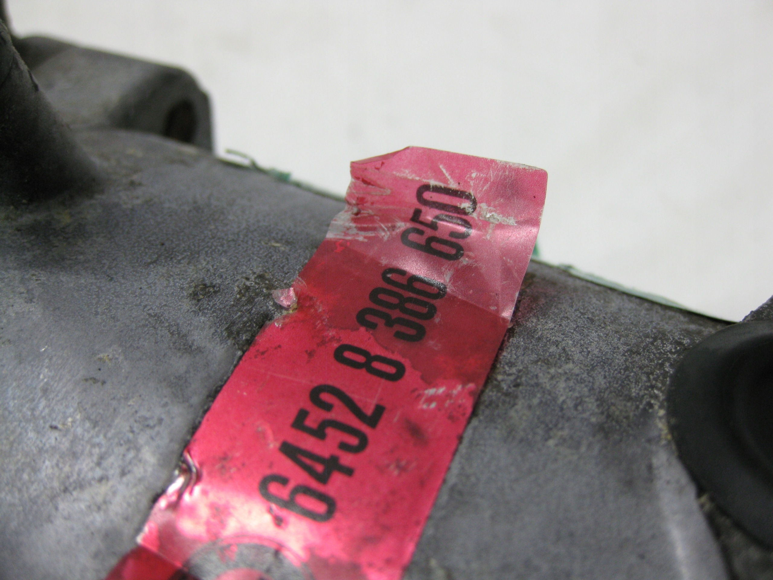 BMW 3 E46 2.0 D compressor of the air conditioning compressor; 64528386650