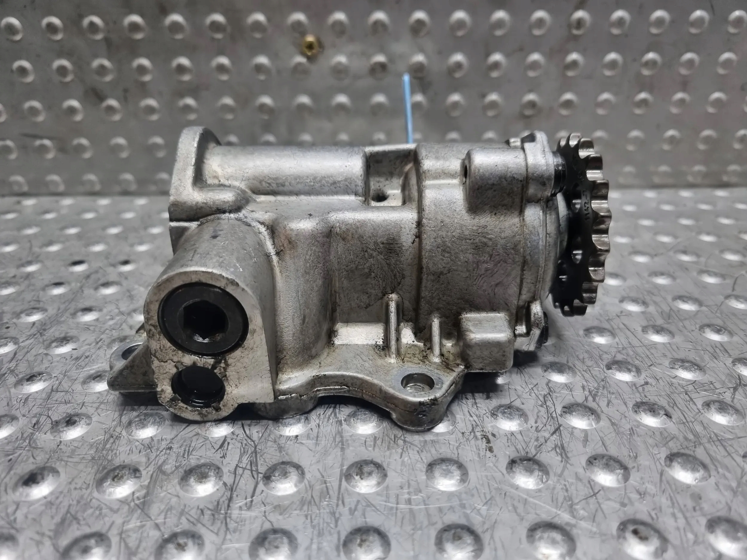 oil pump 2247217 BMW 3 E90 E91