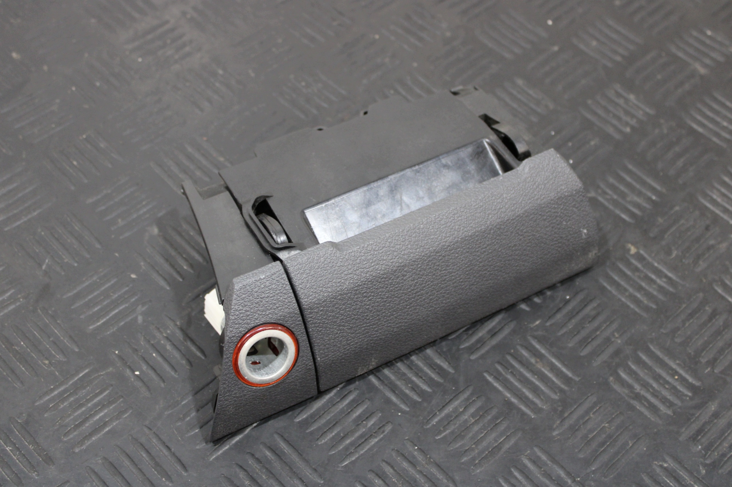 popelník adapter zapalovače 1T1857961H VW TOURAN 1T0 1T FL 1,9 TDI