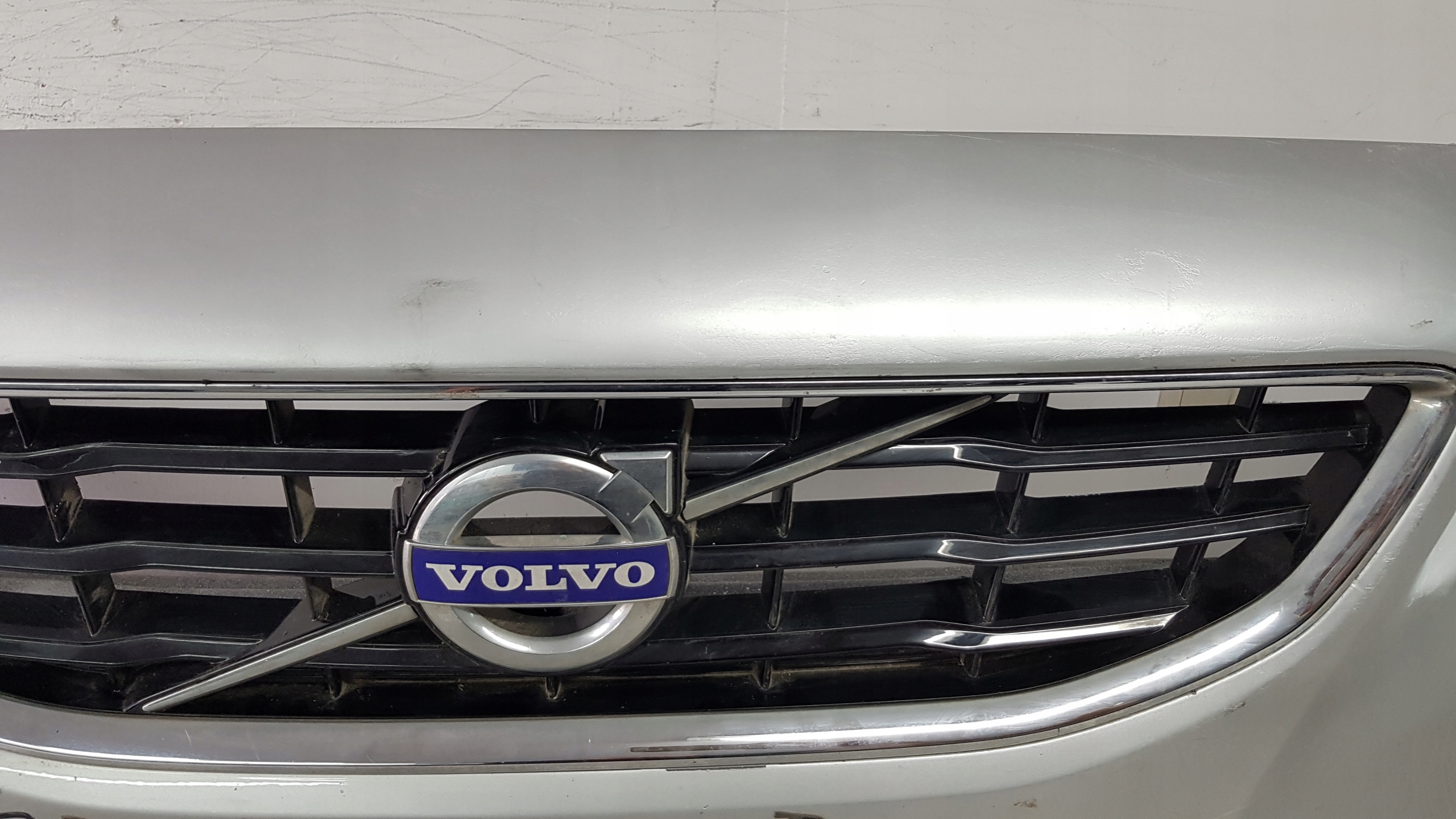 VOLVO V40 2012 nárazník předek 7137