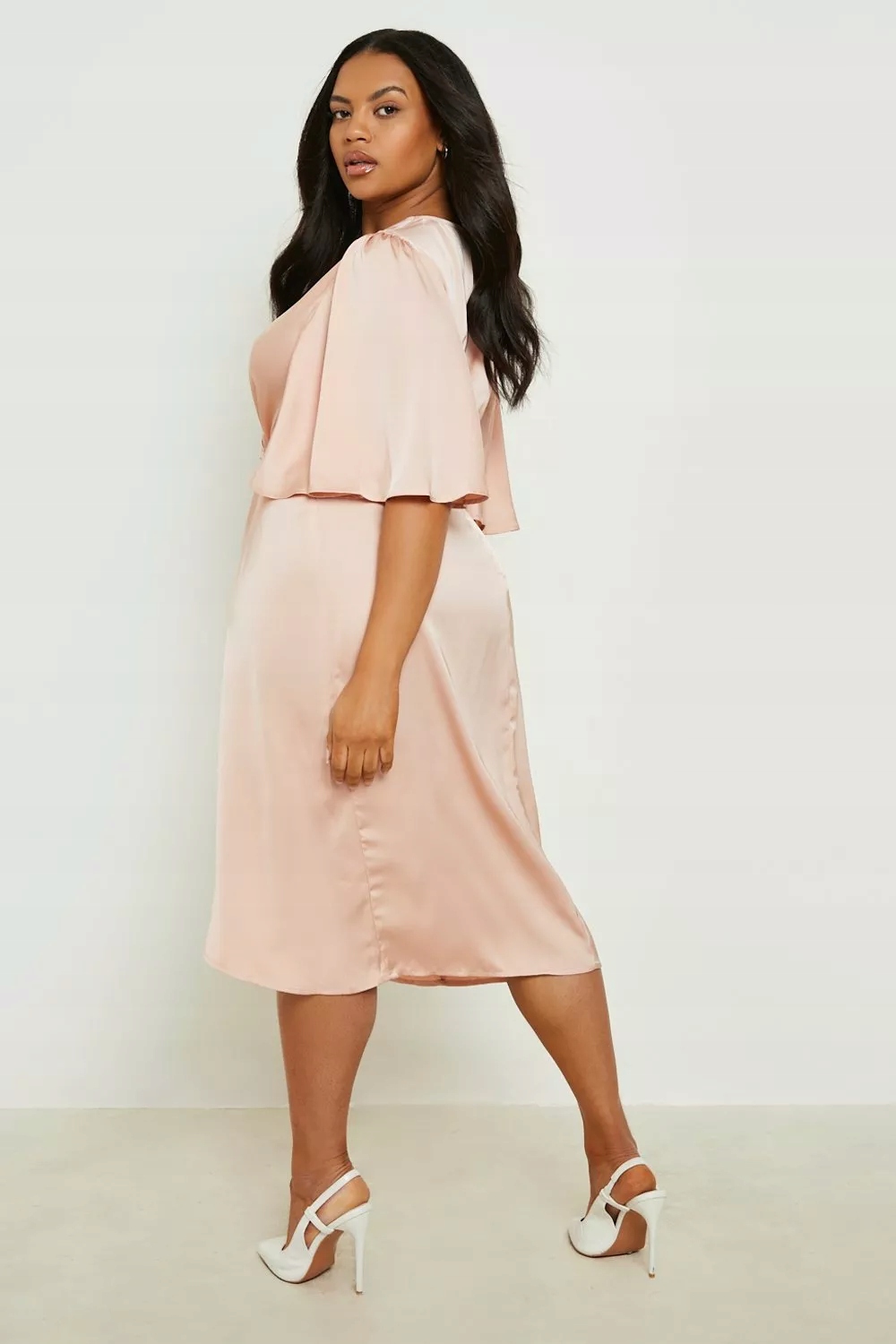 Boohoo PLUS SIZE SATYNOWA KOPERTOWA SUKIENKA MIDI RÓŻOWA 48 Długość midi