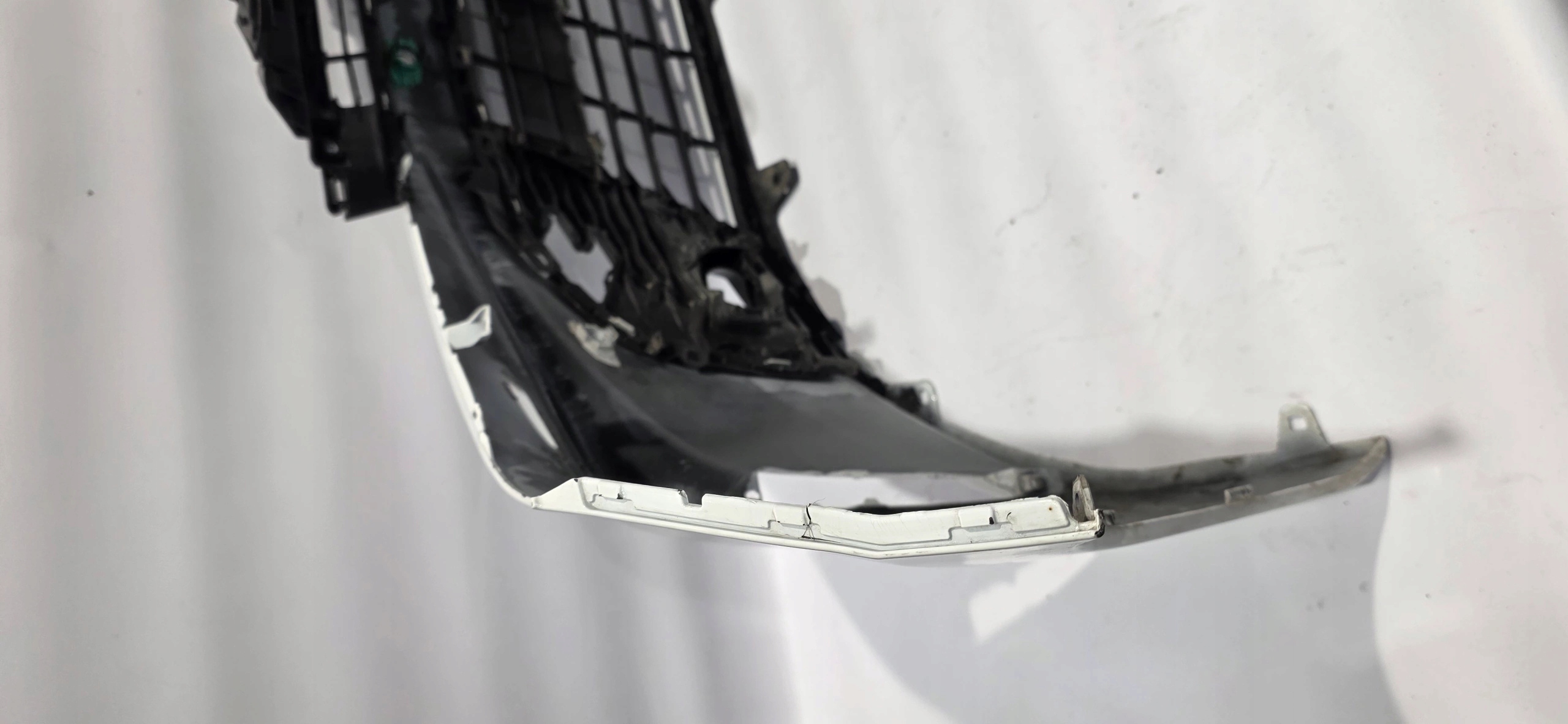 front bumper grille TOYOTA CAMRY IX 24- 4XPDC washers original 52119-33F