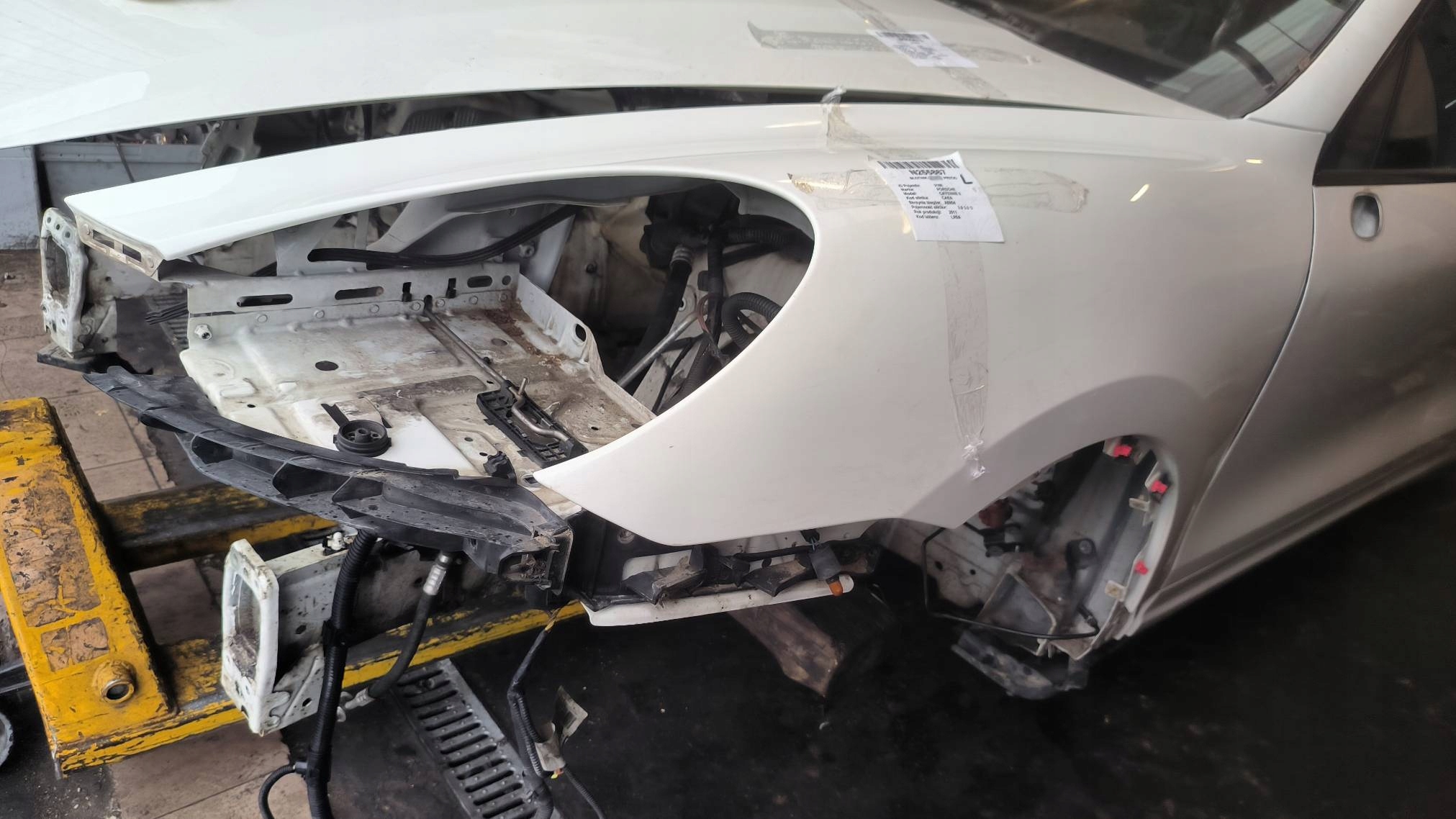 fender left front LR9A PORSCHE CAYENNE II 7P5 92A