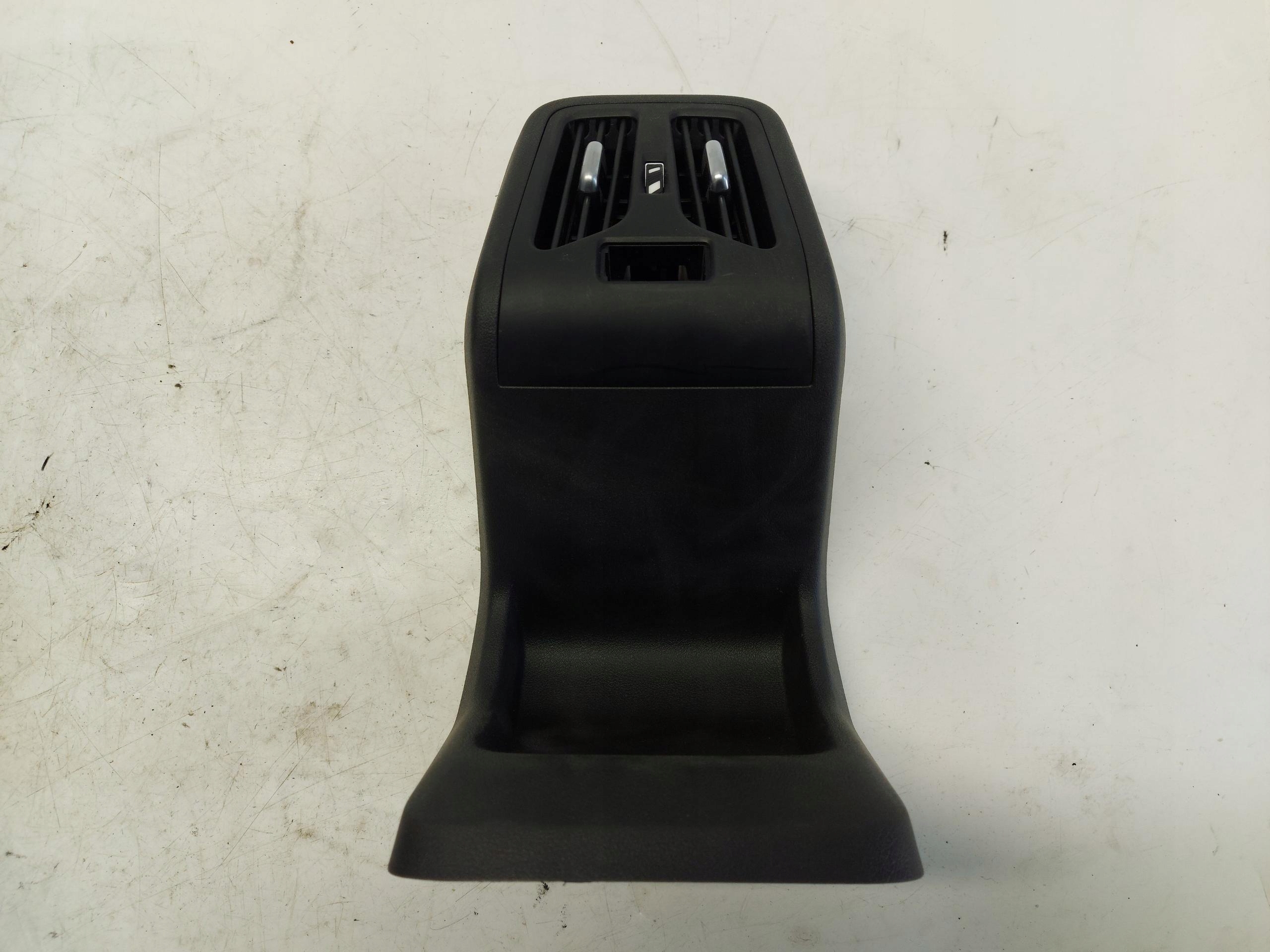 BMW U06 220d plastic KOKPITU KRATKI air conditioning devices 1437644
