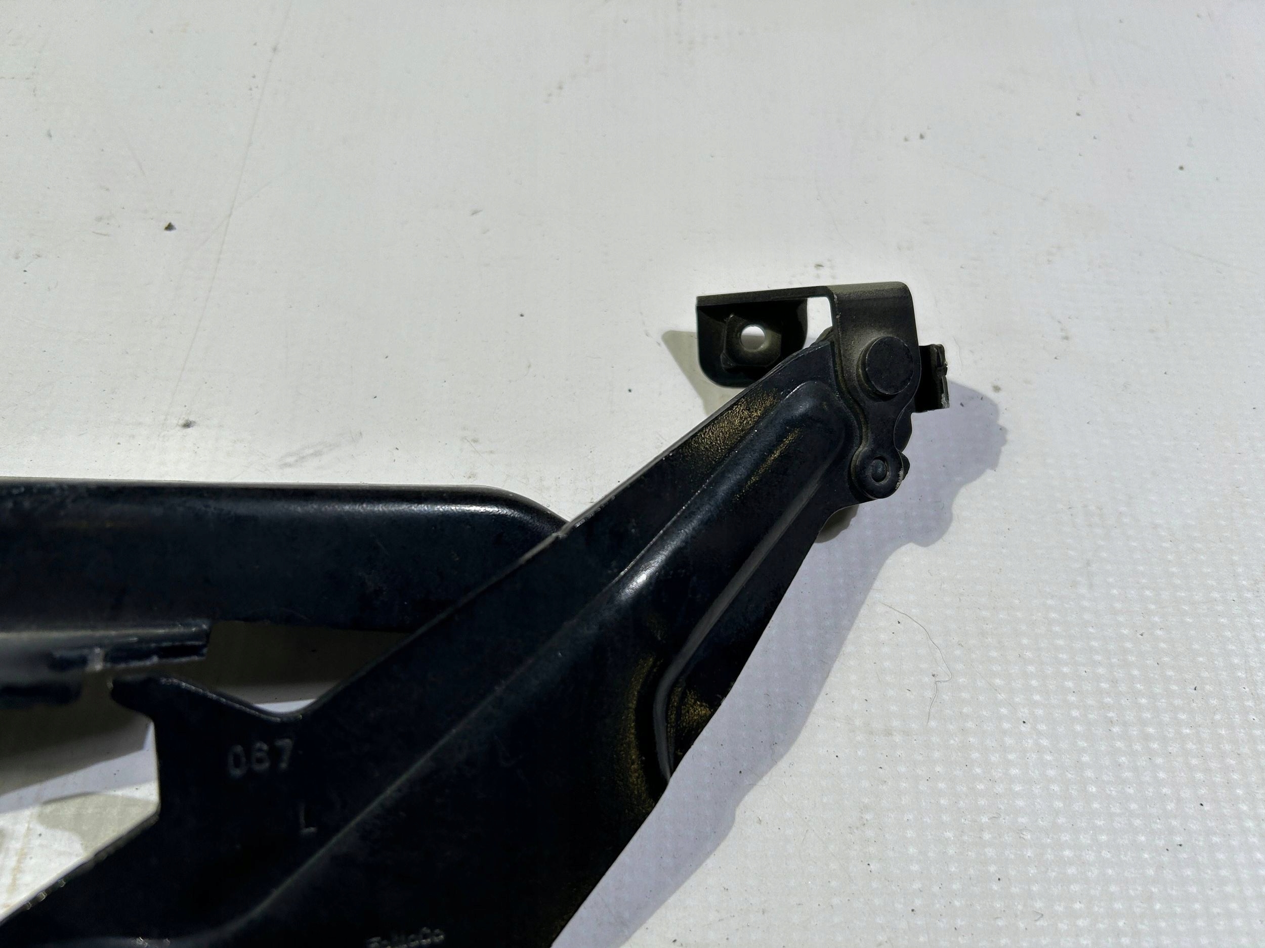 hinge bonnets left pokrywy of the engine Ford Mustang 2015