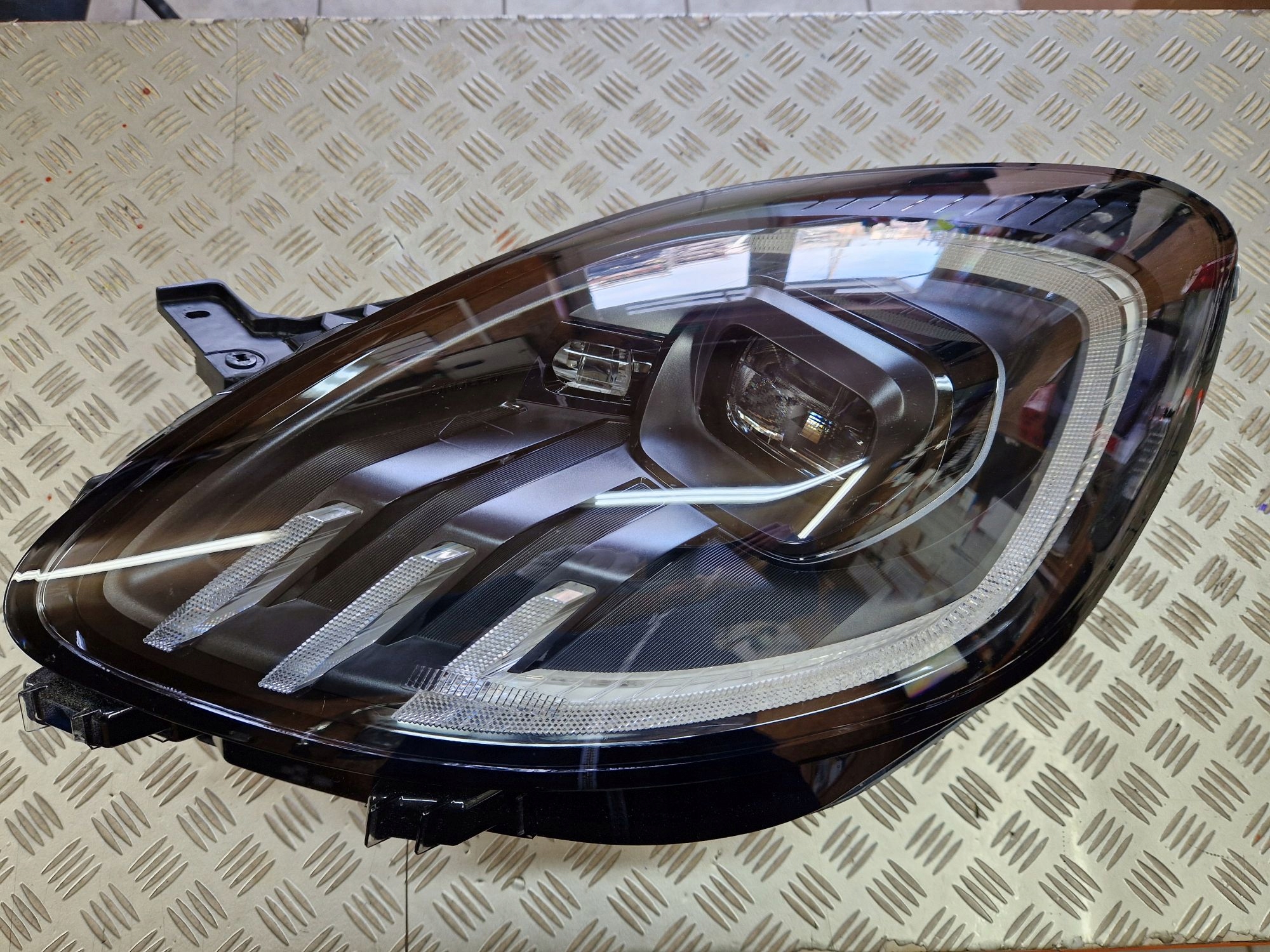light left front FULL LED FORD PUMA II LIFT 2024R->