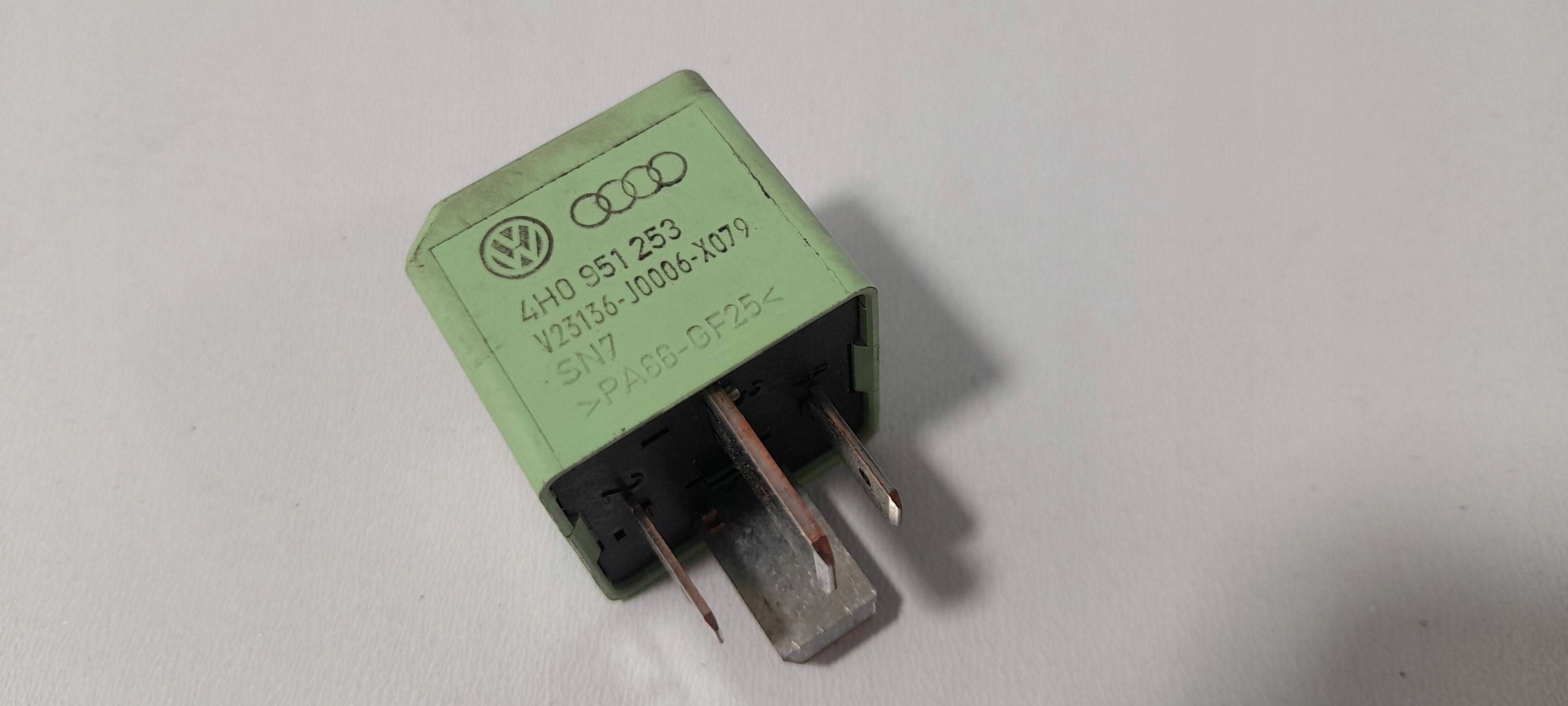 Audi Q5 80A e Altro/e VAG Relè 4H0951253 (P370)