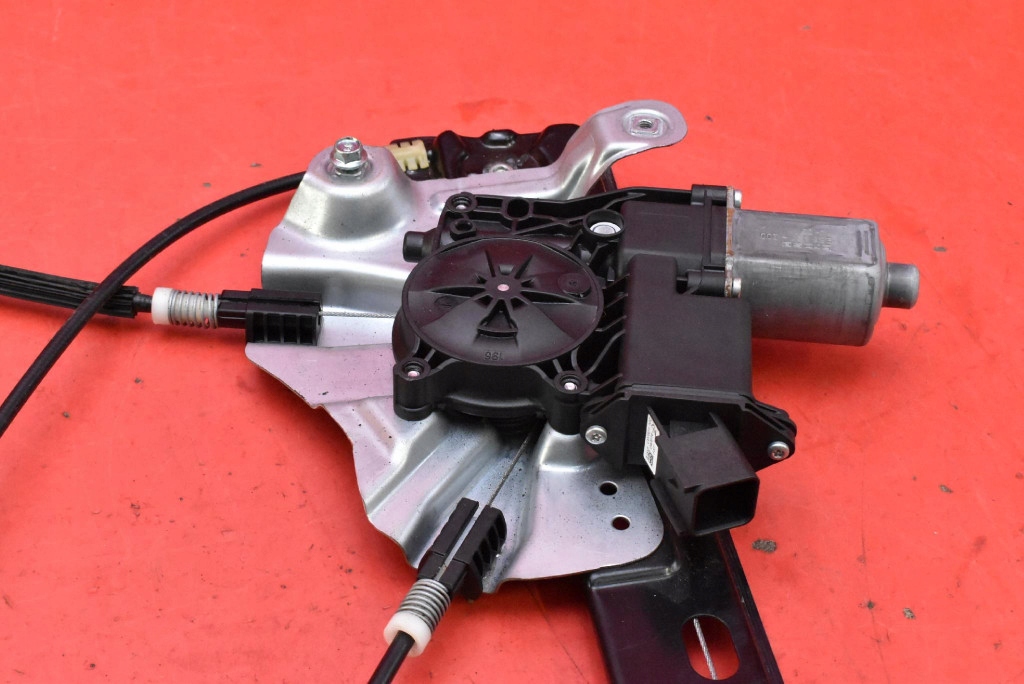 window regulator left front EU 13260137 OPEL ZAFIRA C 12-16