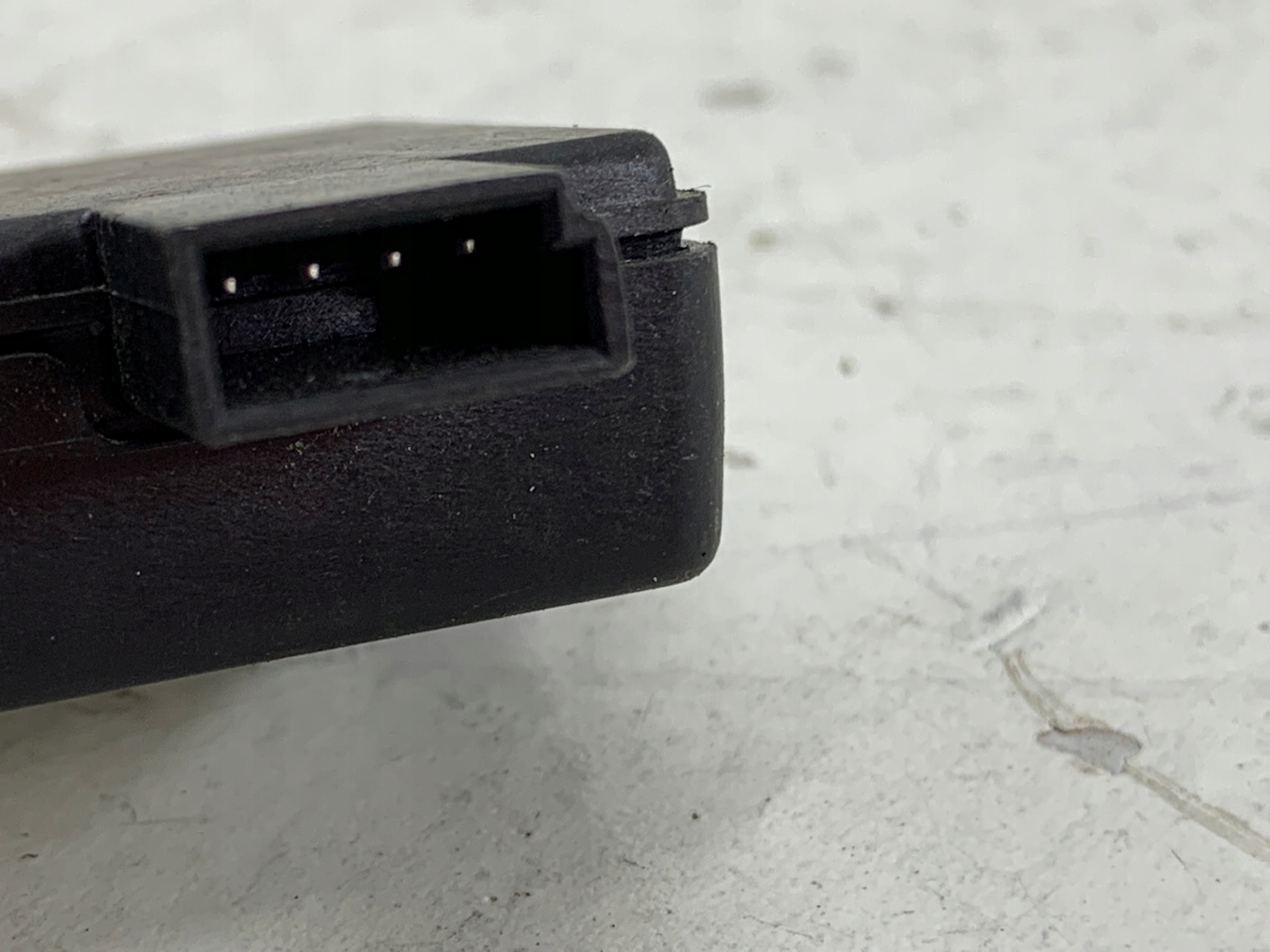 OPEL INSIGNIA A module control unit of a lock central 13501980