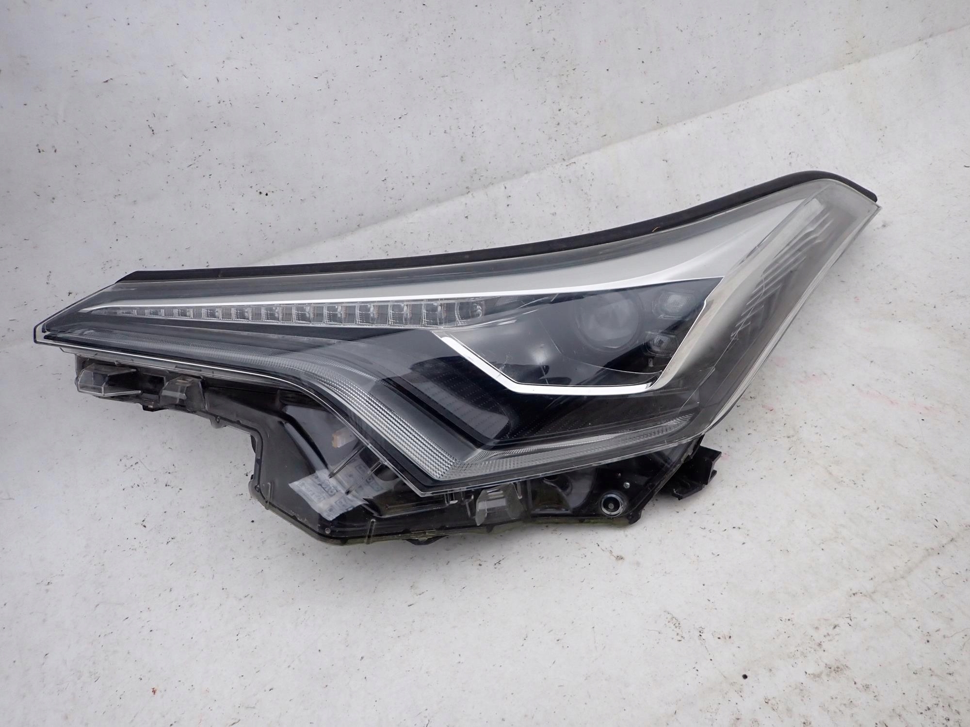 TOYOTA C-HR 16-19 light front front left