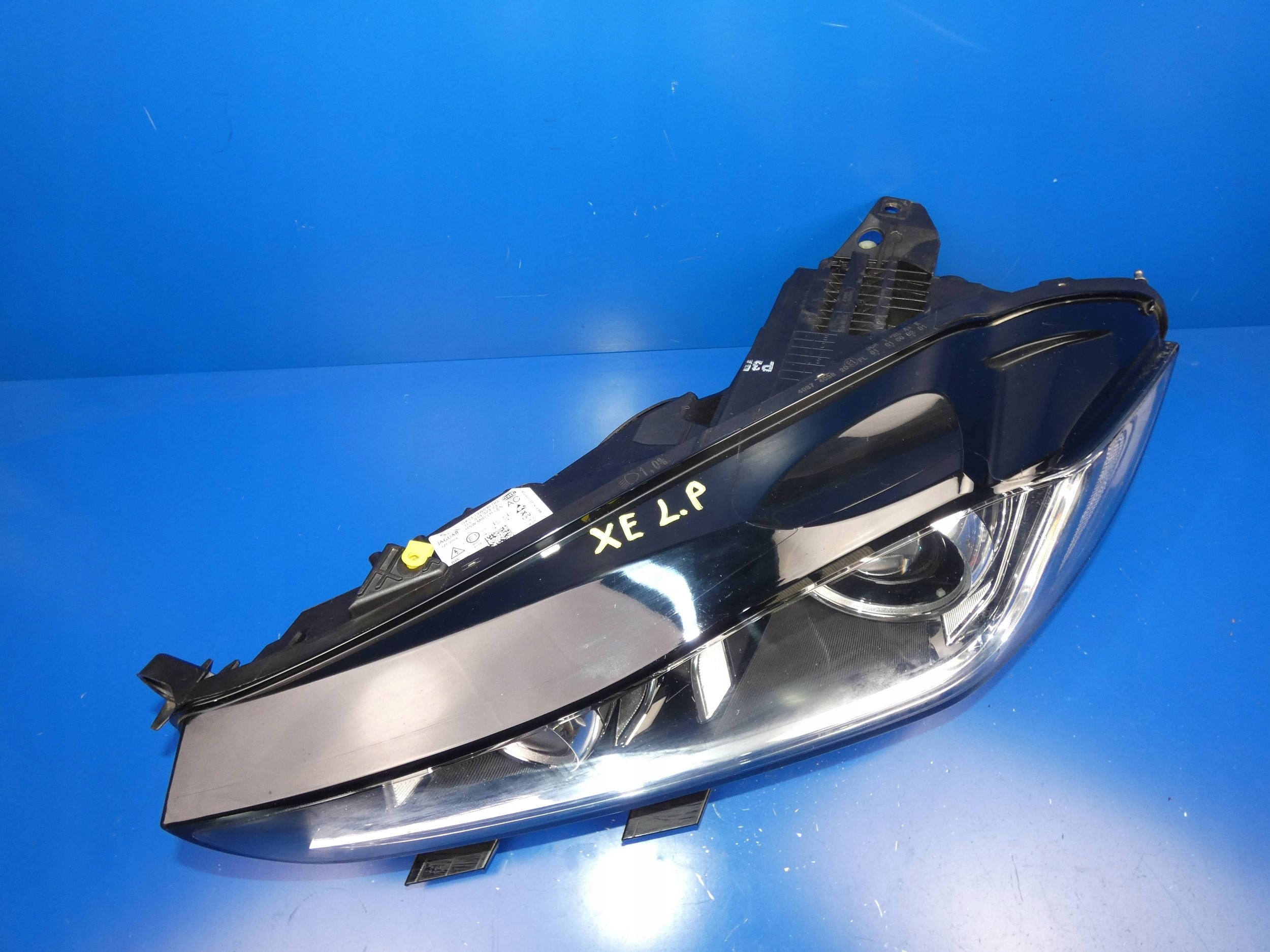 JAGUAR XE X760 light left front front left BI XENON ANGLIK