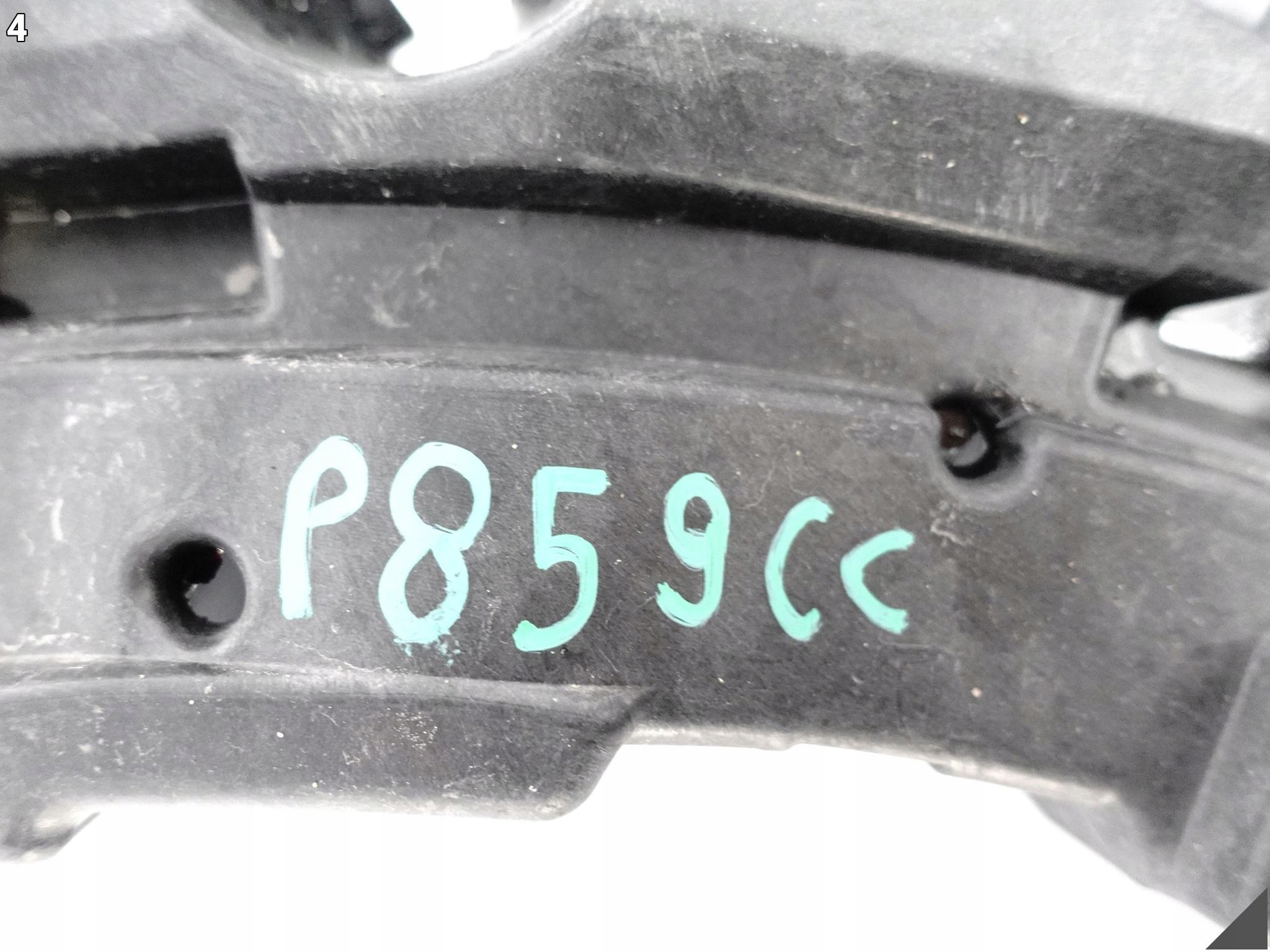 VOLVO XC40 EX40 C40 RECHARGE 17- support bracket holder W bumper right rear part