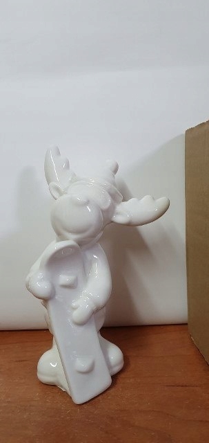 łoś ceramiczny 15x9cm BIAŁY z deskorolką | 4759340 — 3