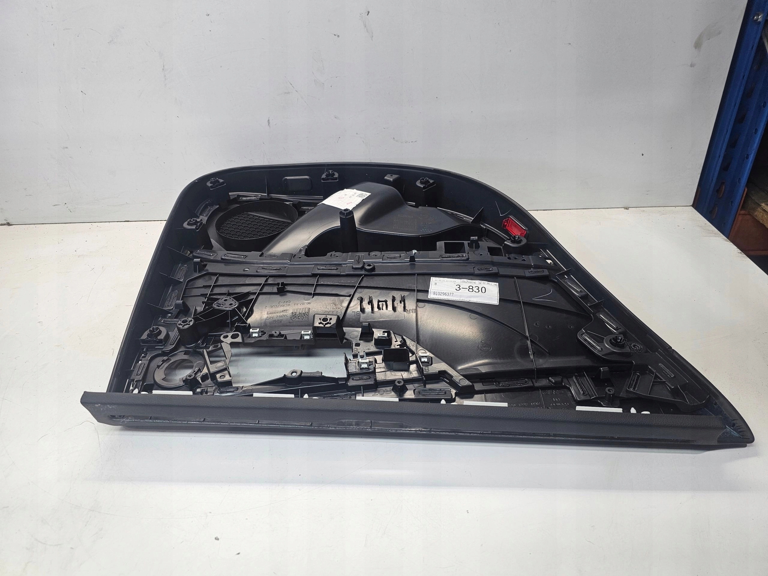 side net blinds door right rear part AUDI A4 B9 AVANT 8W9861334A