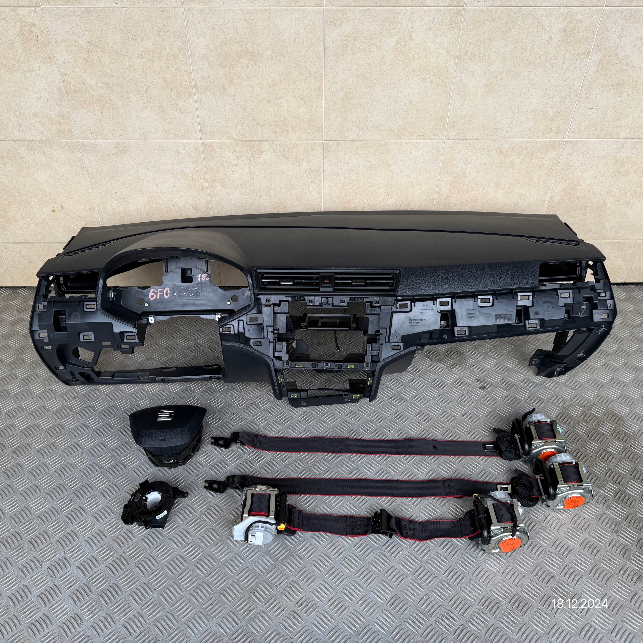 dashboard complete airbag console tension belts cockpit SEAT ARONA 2018 ROK