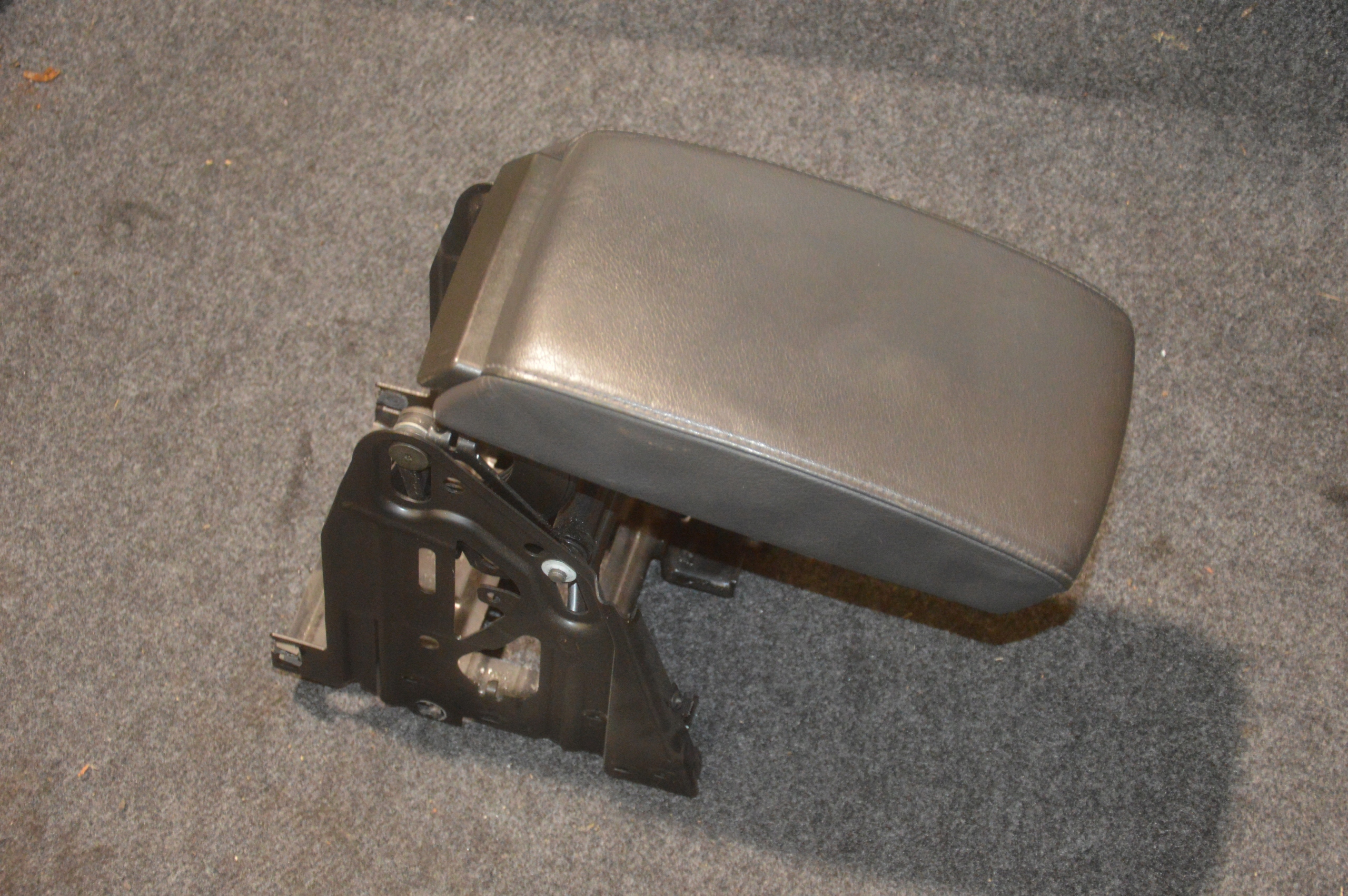 Skoda Octavia II Podłokietnik skóra