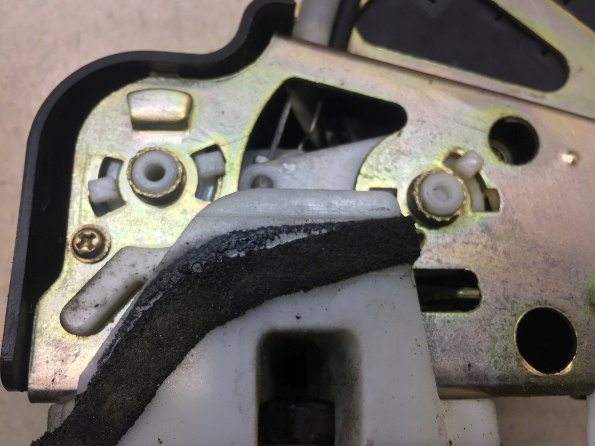 lock door left rear part MAZDA 2 6 PIN 3M71A264A27DG