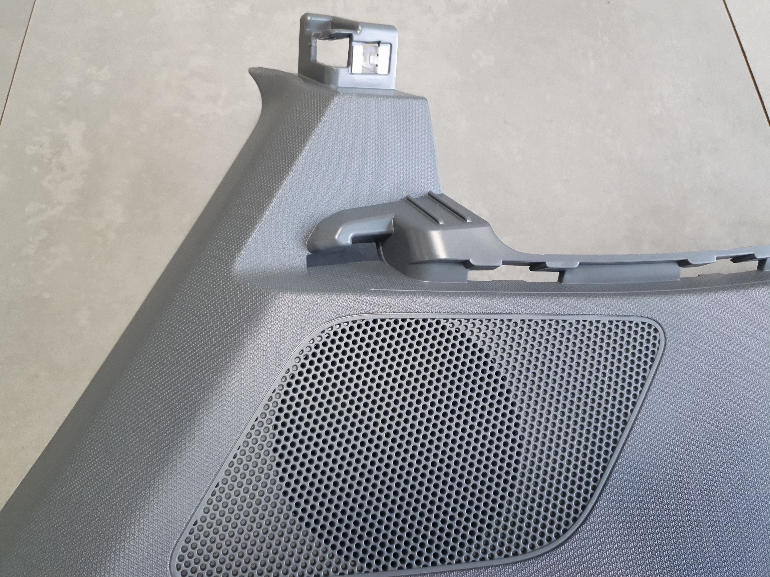 Audi A3 8Y hb cover slupka D left 8Y4867245A