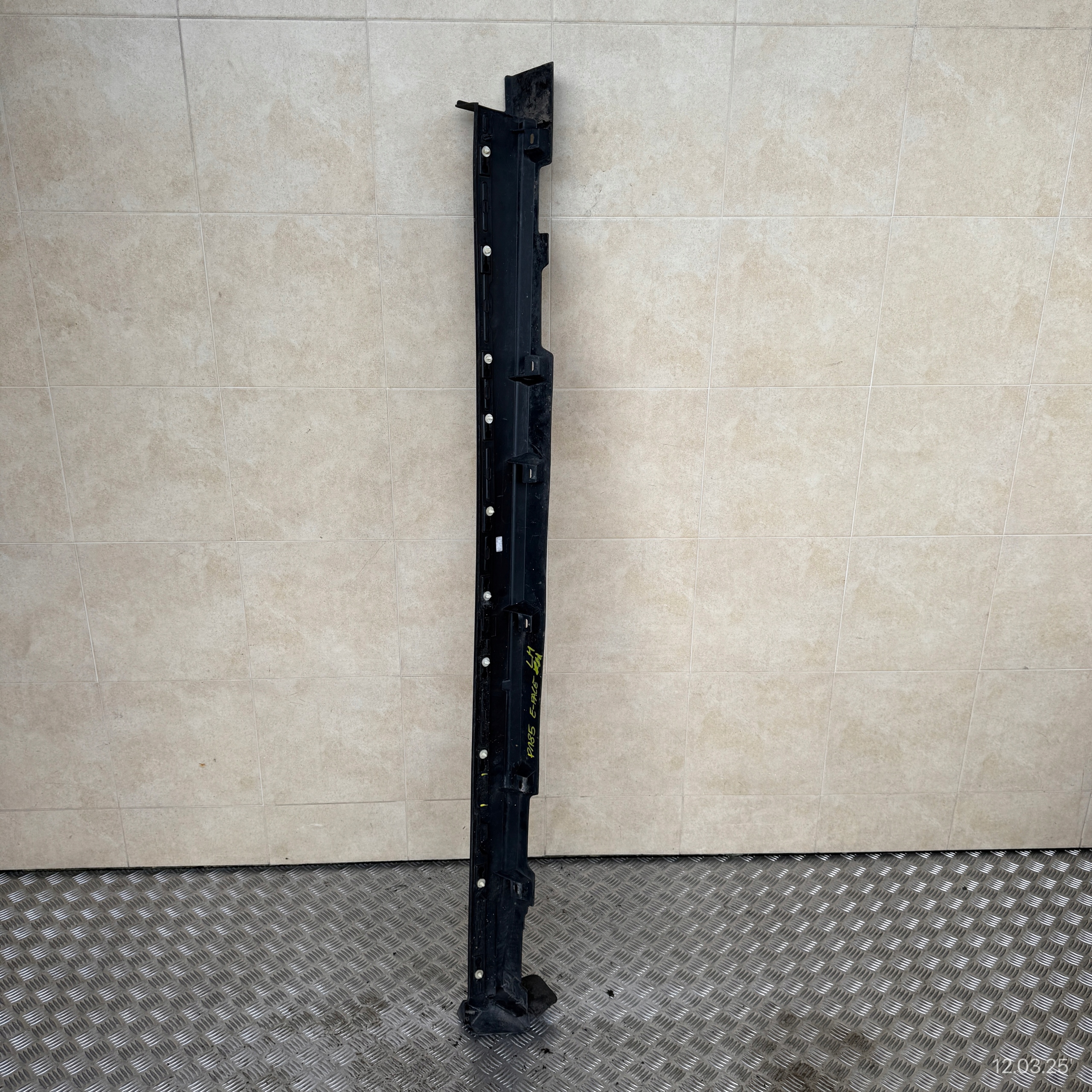 moulding threshold left threshold JAGUAR E-PACE J9C3-10155-A-PIA-03
