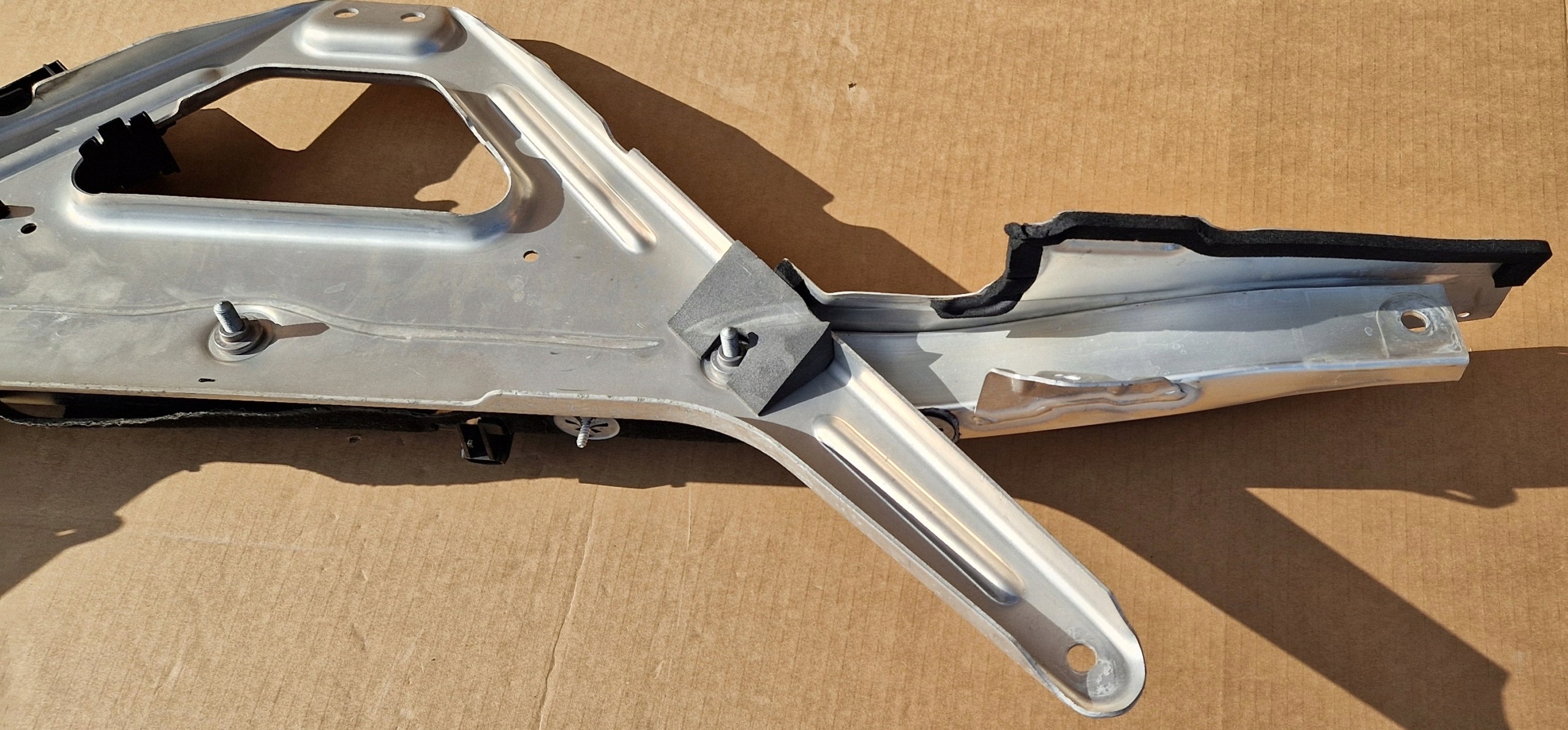 podpěra příčka AUDI Q7 Q8 4M0805645B originál IDEAL