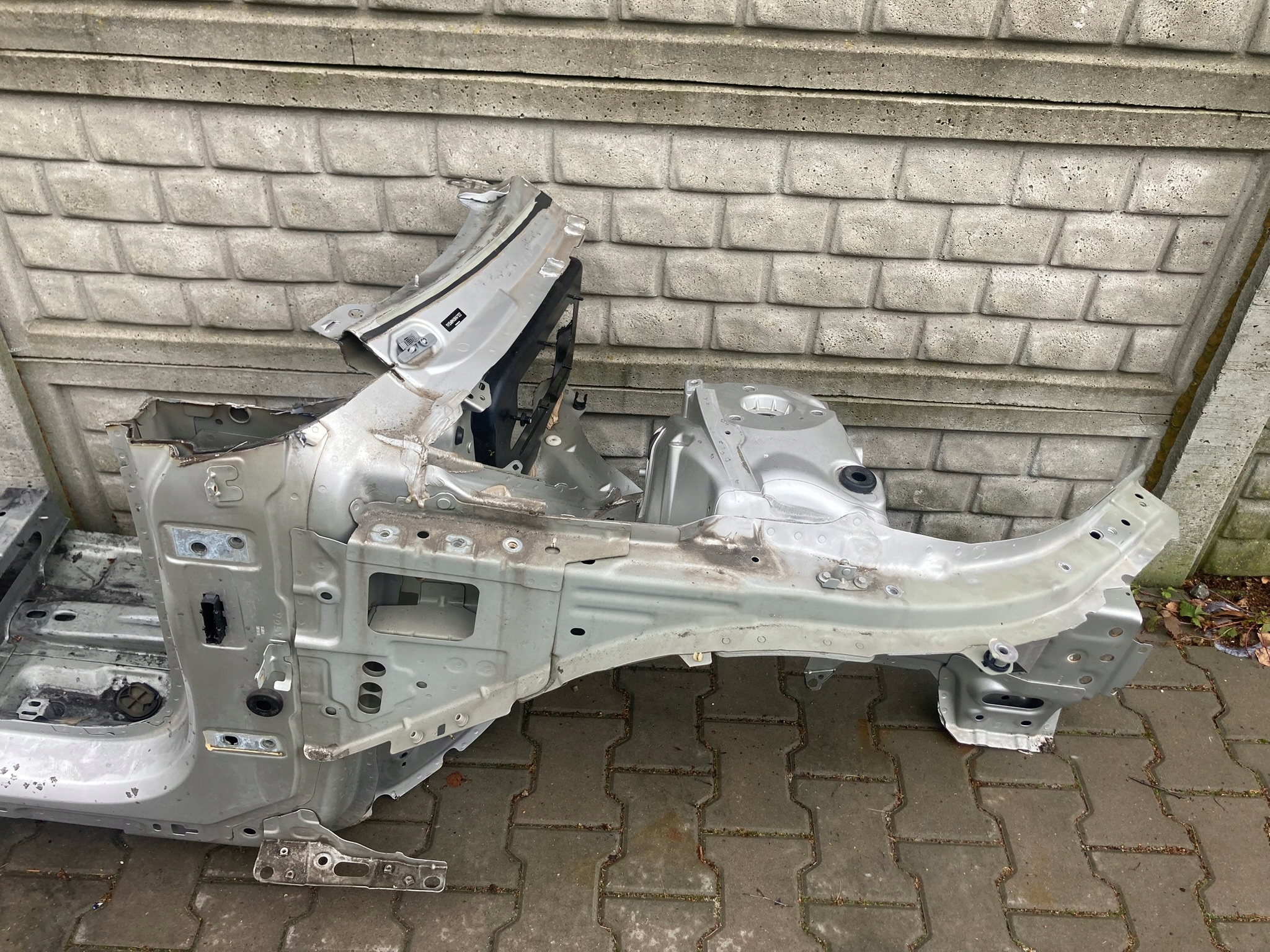 Volvo V60 II 2022 right quarter front threshold pillar
