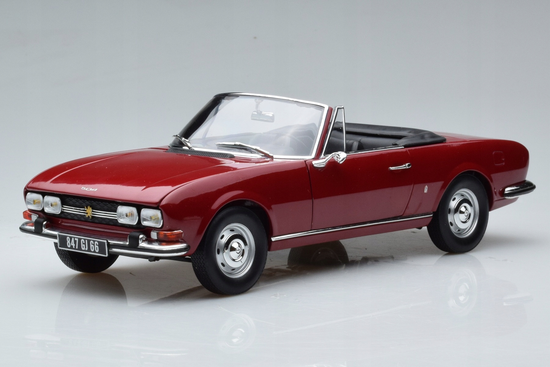 Peugeot 504 Cabriolet Red Norev 1/18