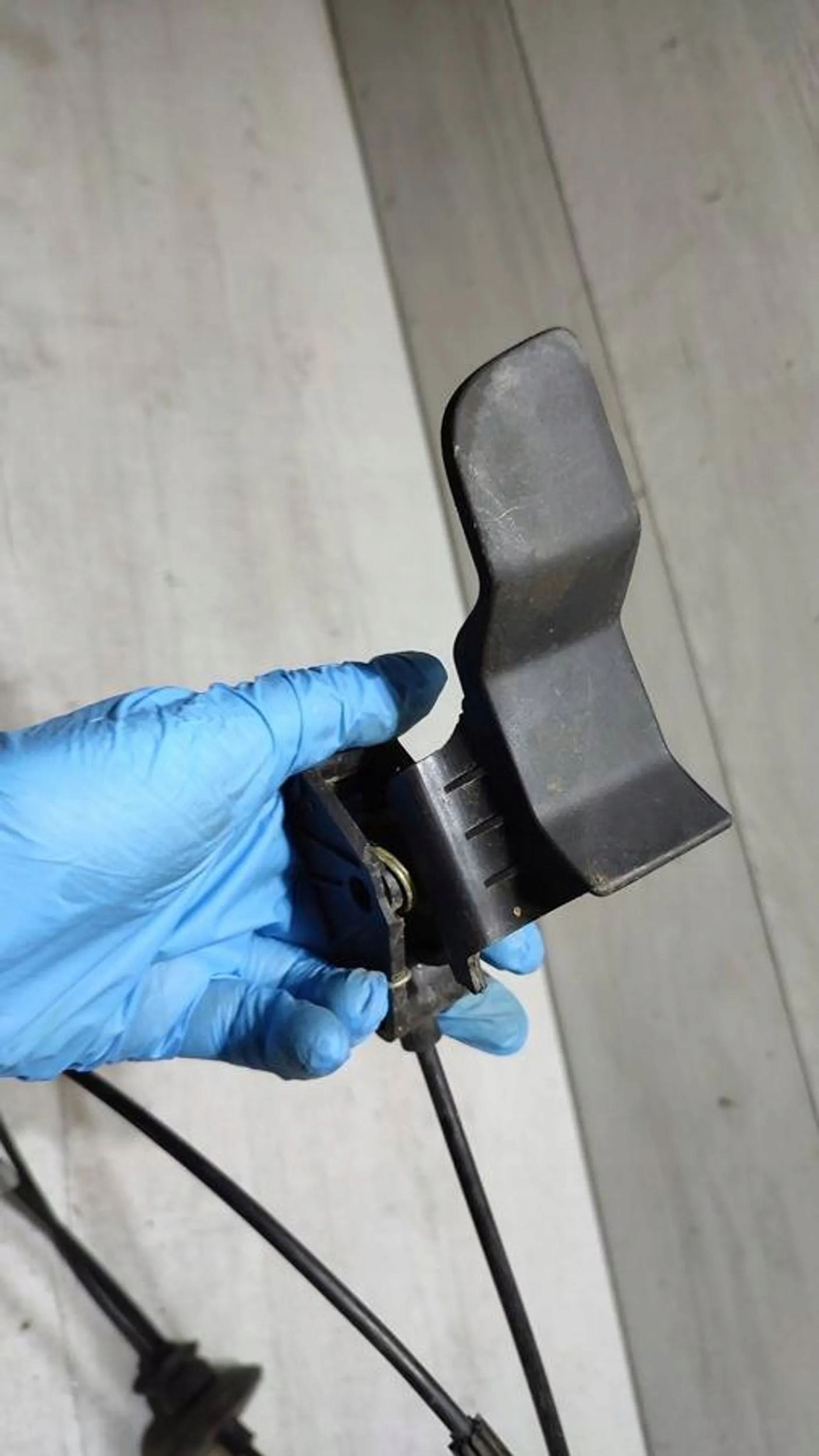 Citroen C4 Cactus 2018 handle / bracket of the opening bonnets