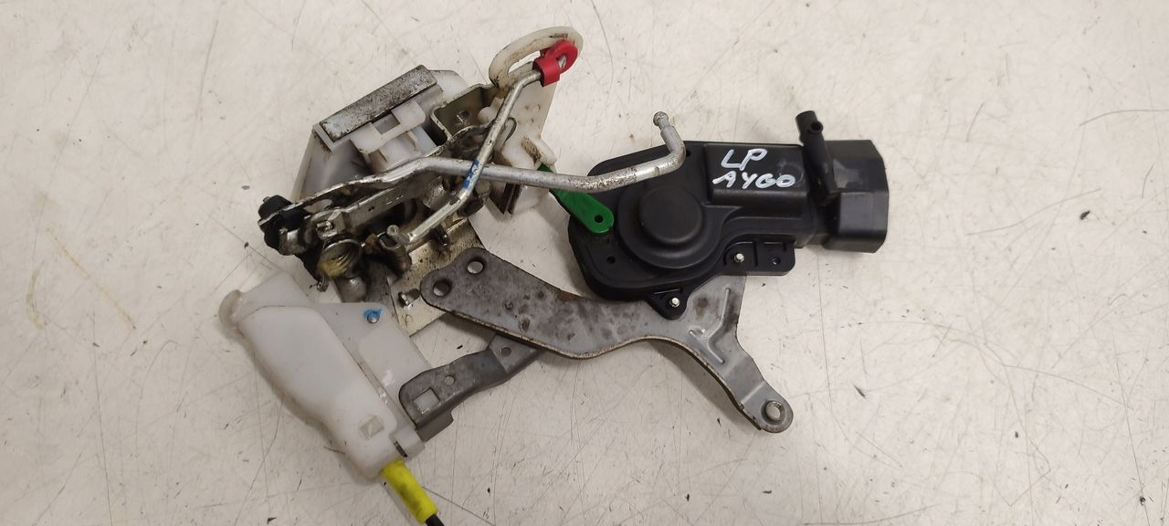 lock front front left Toyota Aygo