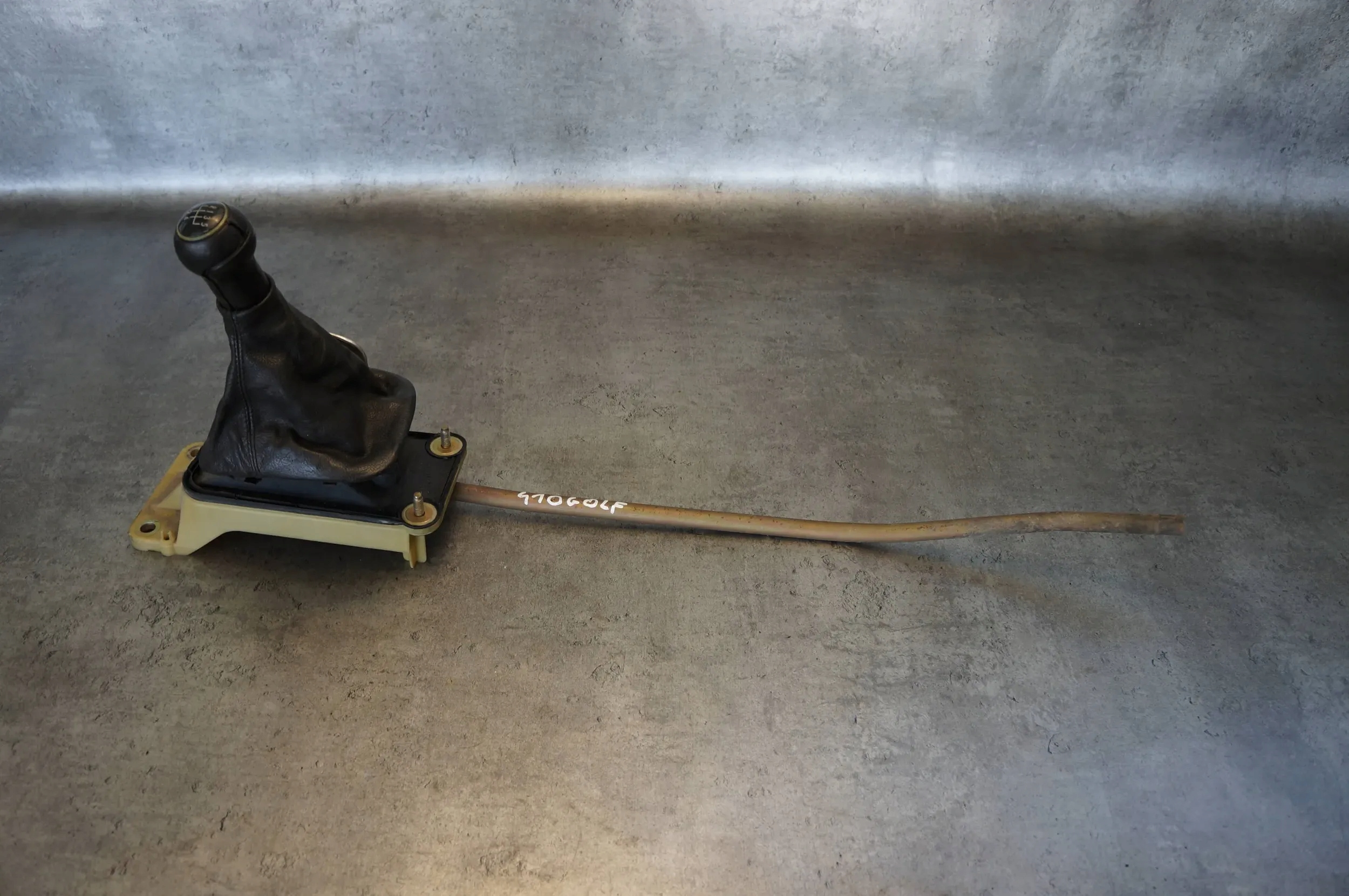 MIESZEK GAŁKA LEWAREK ZMIANY BIEGÓW VW GOLF IV 4 - 1J0711061A