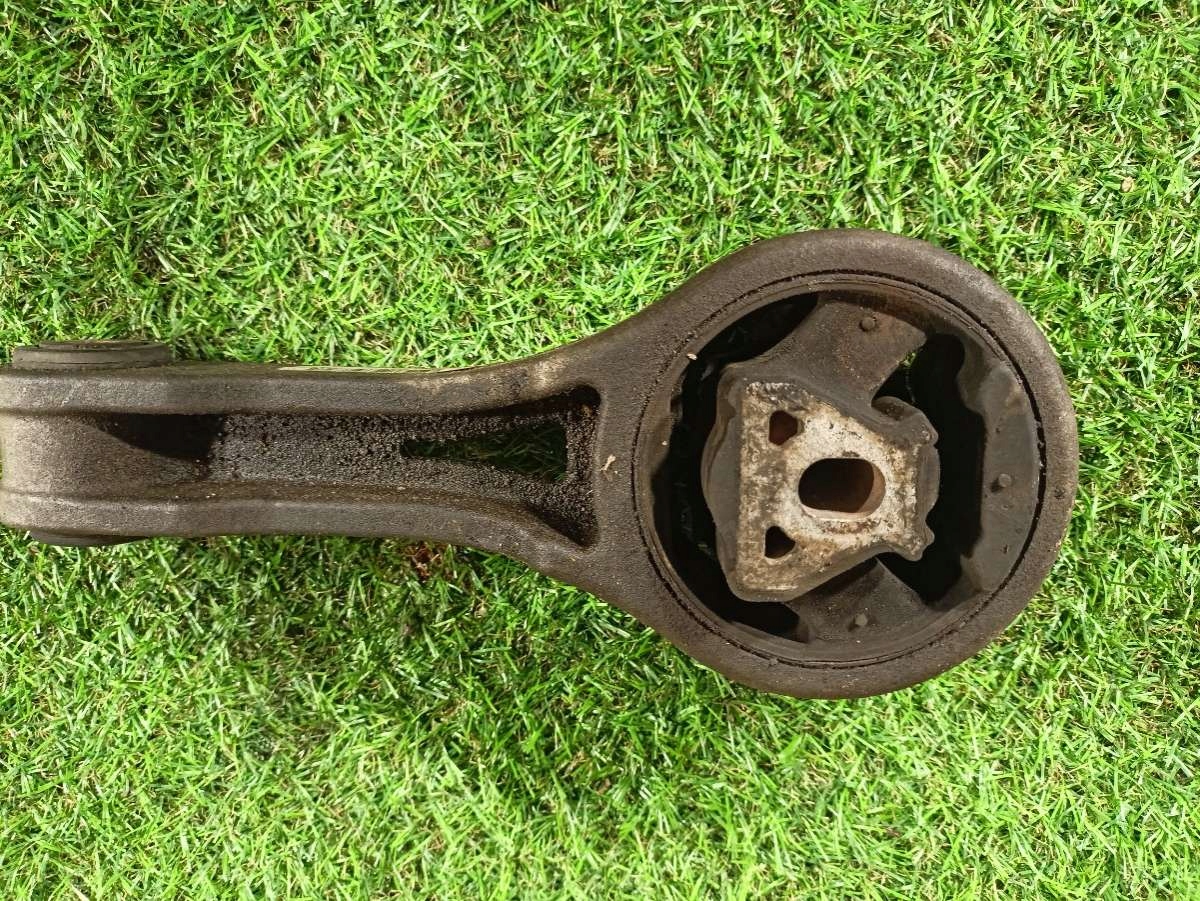 gearbox mounting Dodge Journey 2 r2013