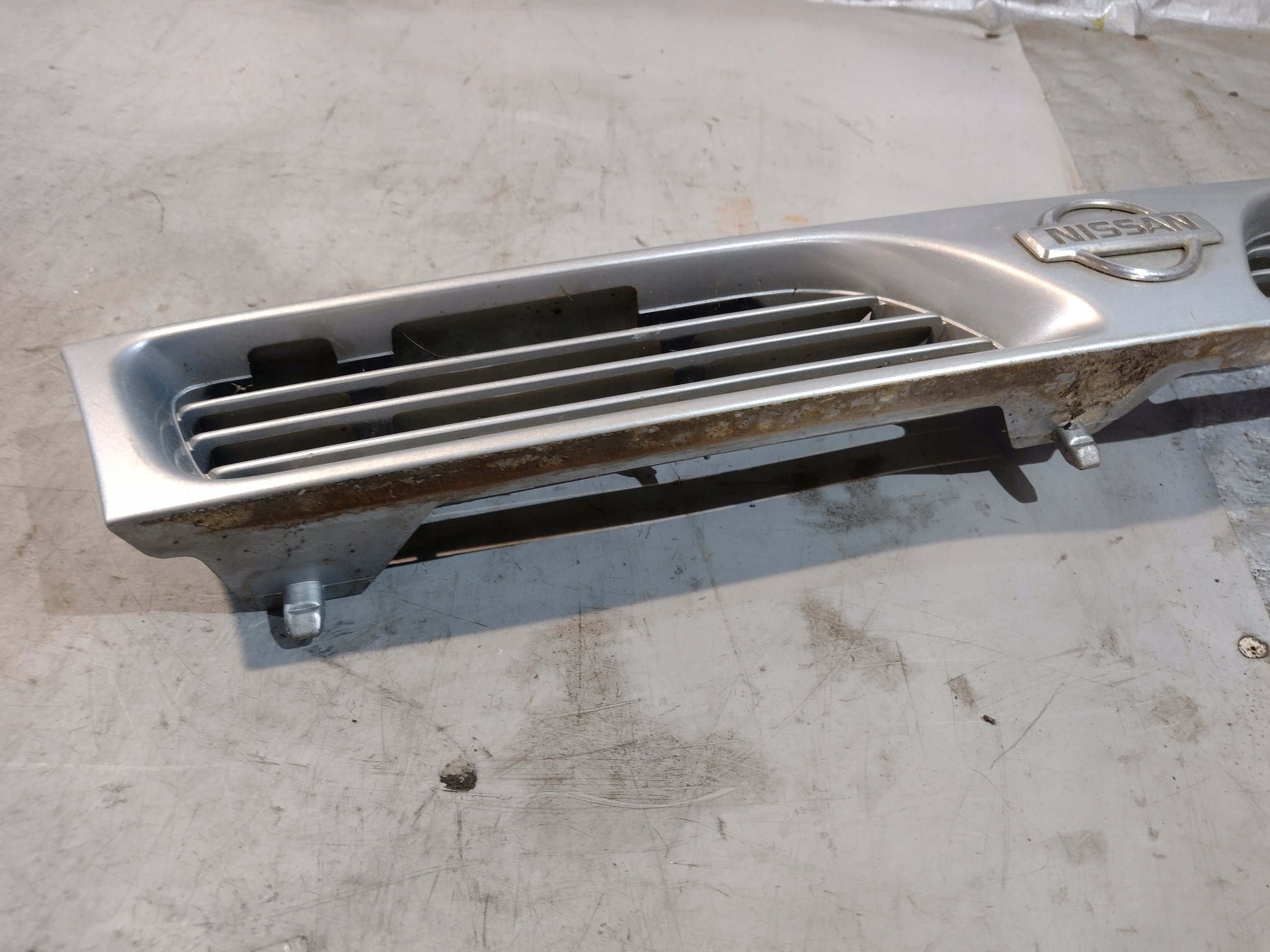grill grille radiator Nissan Sunny N14