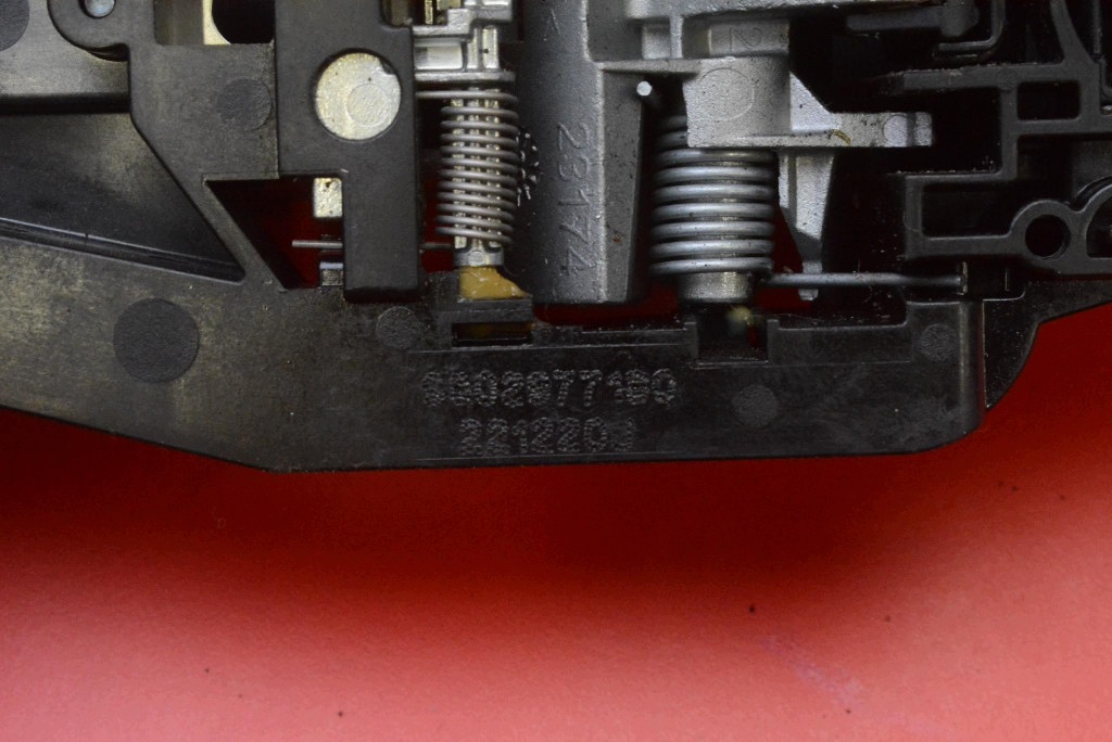 handle right front front Z10K GEO016532 OPEL CROSSLAND LIFT 20-24